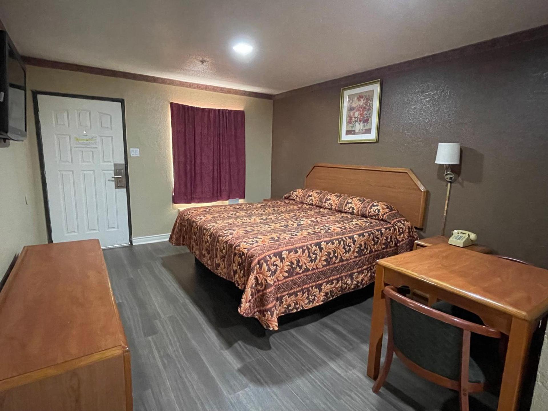 Golden Inn Dallas by Hotel O photo 17