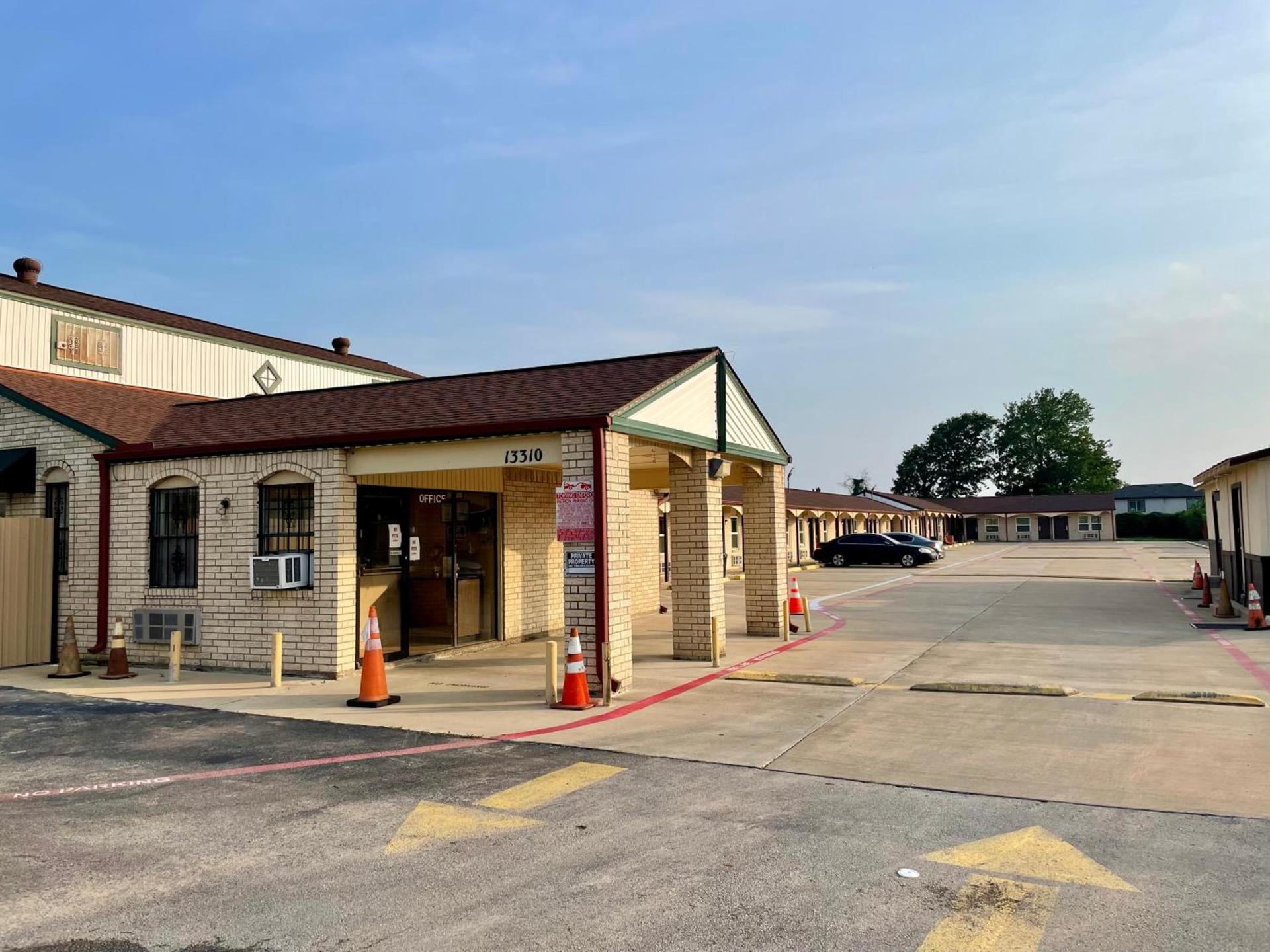 Golden Inn Dallas by Hotel O photo 1