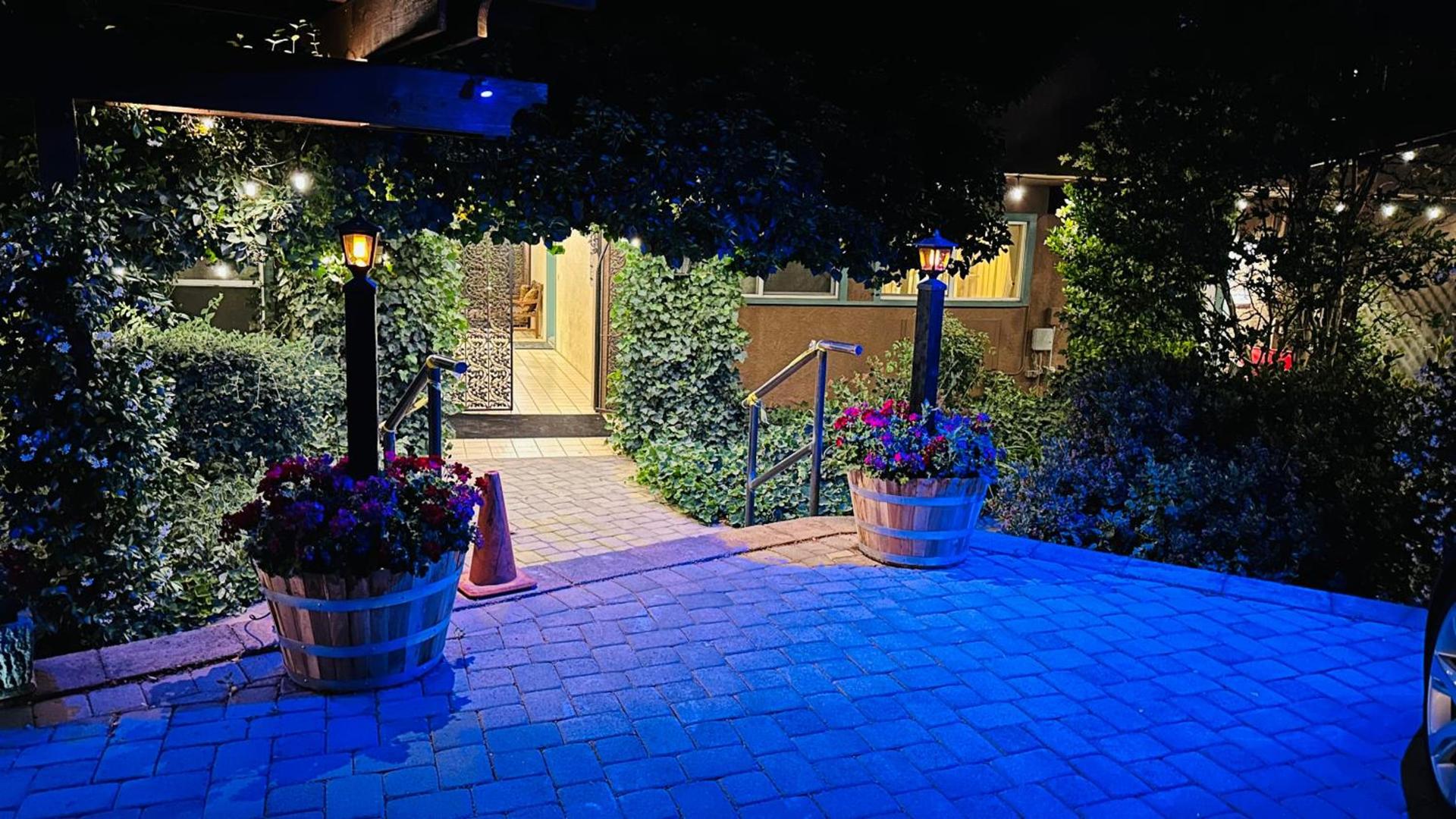 Lantern Light Inn - Romantic Getaway photo 66