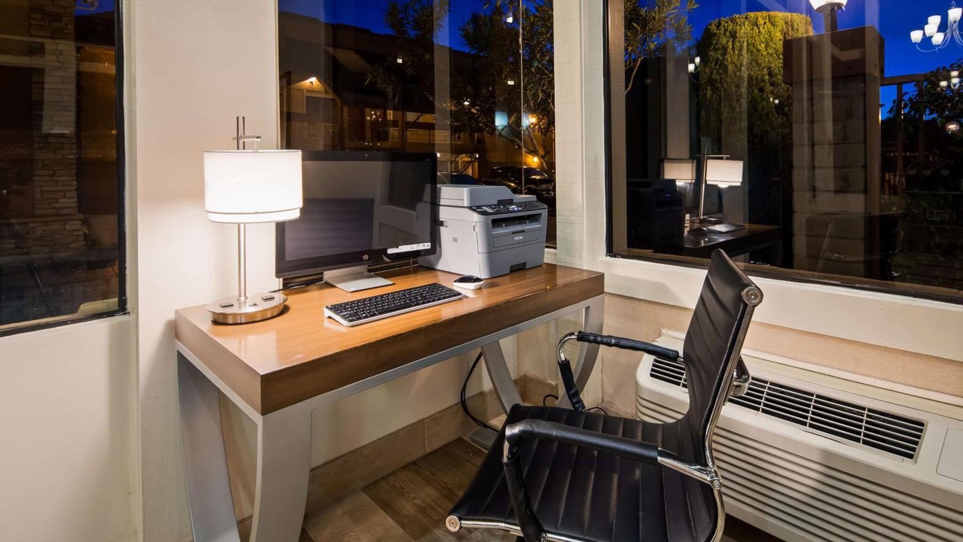 Best Western PLUS Inn of Hayward photo 16
