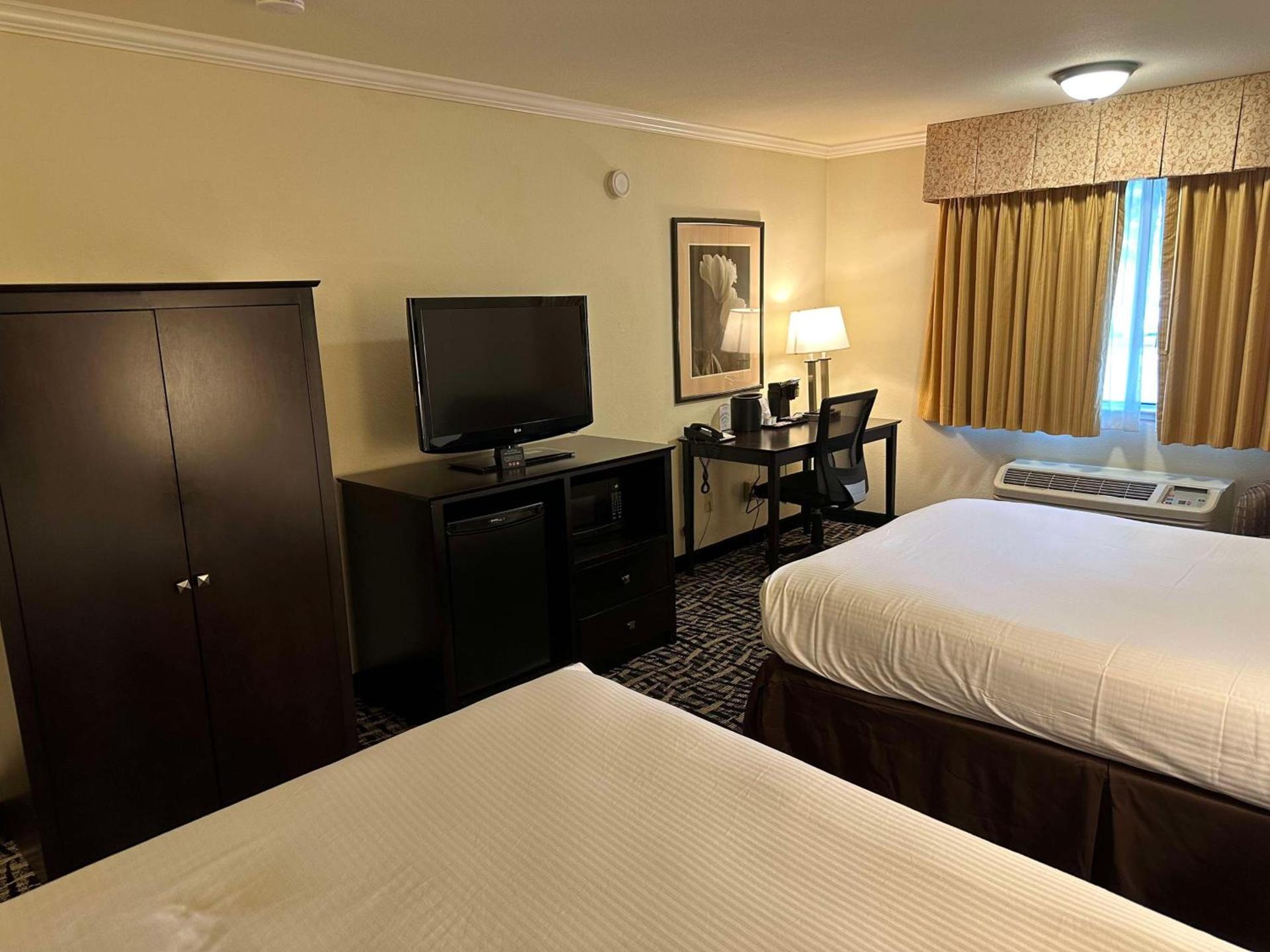 Best Western PLUS Inn of Hayward photo 25