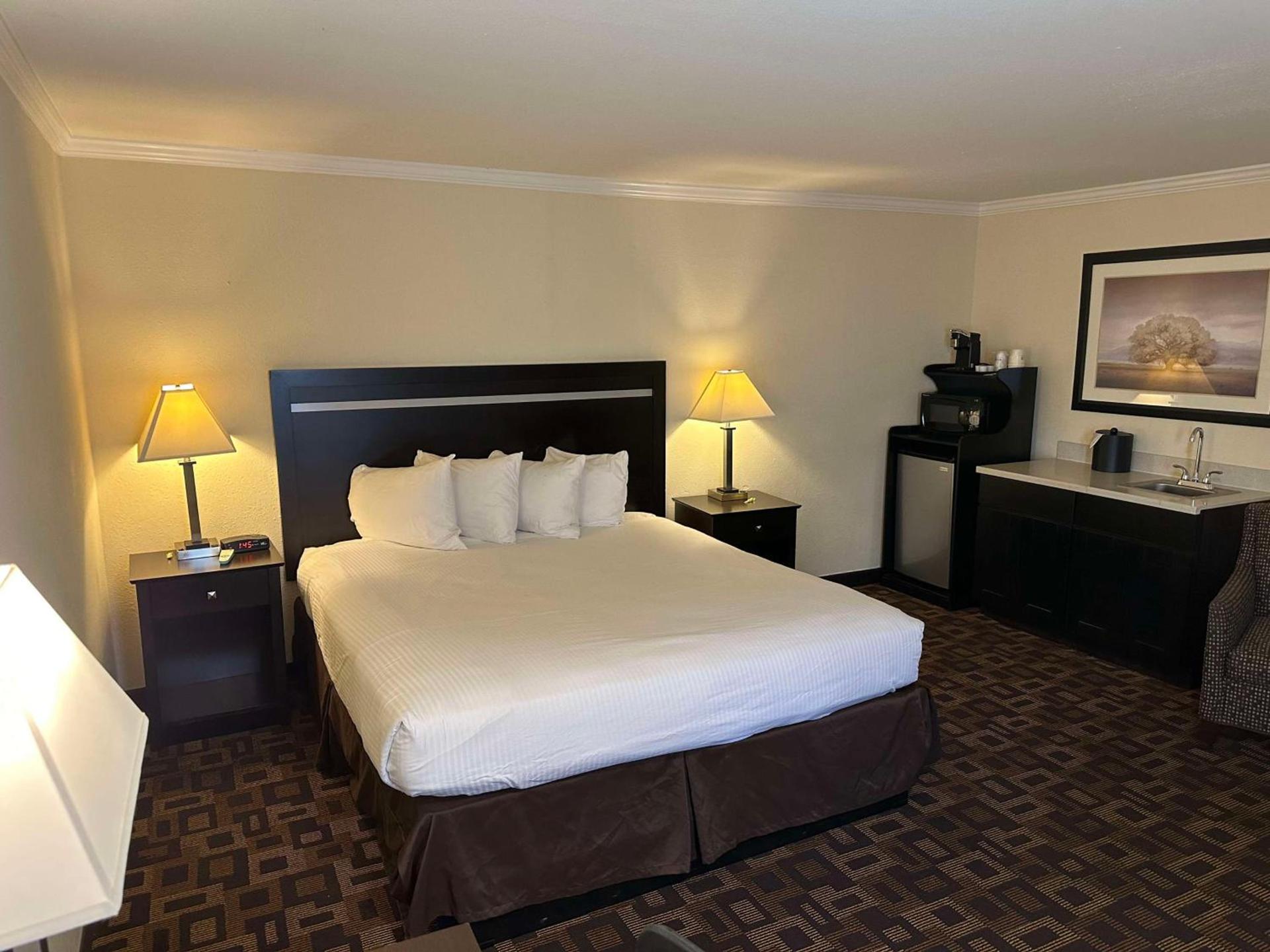 Best Western PLUS Inn of Hayward photo 28