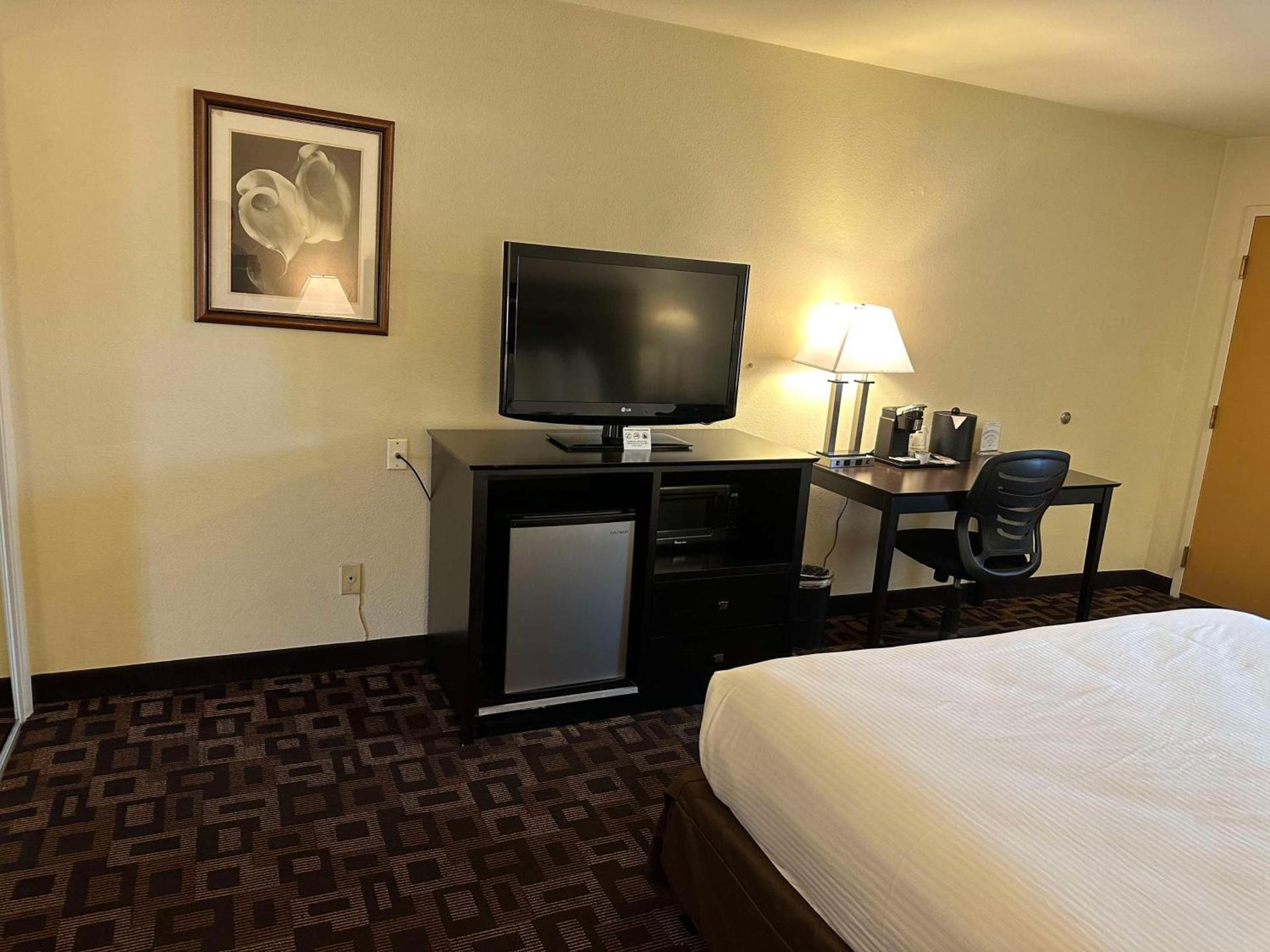 Best Western PLUS Inn of Hayward photo 31