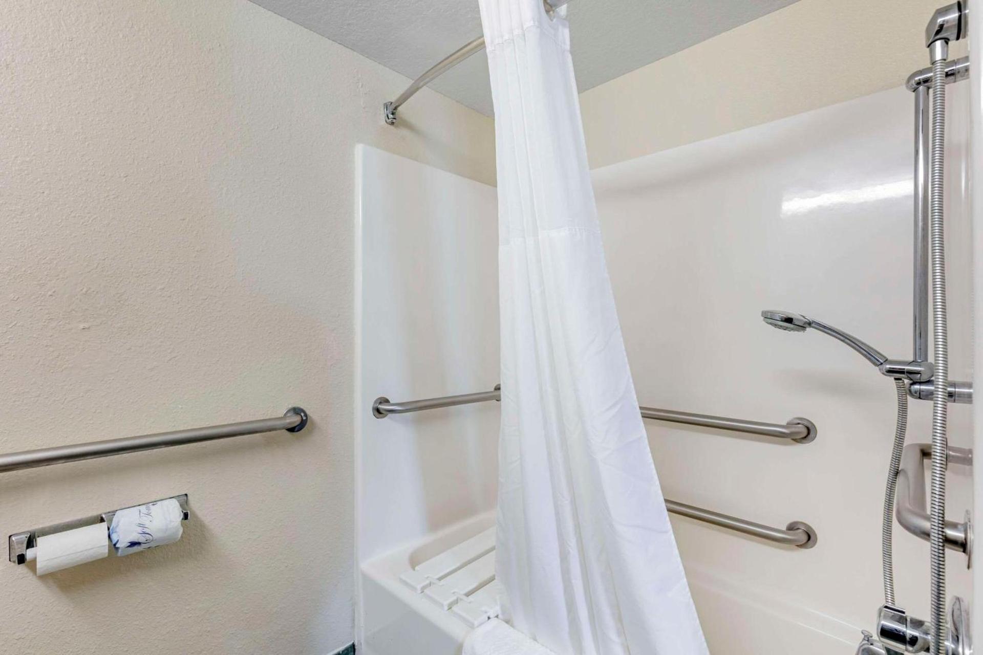 Quality Inn Downtown Stuart photo 16
