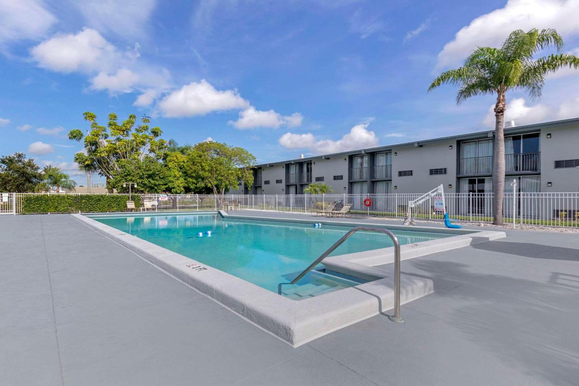 Quality Inn Downtown Stuart photo 27