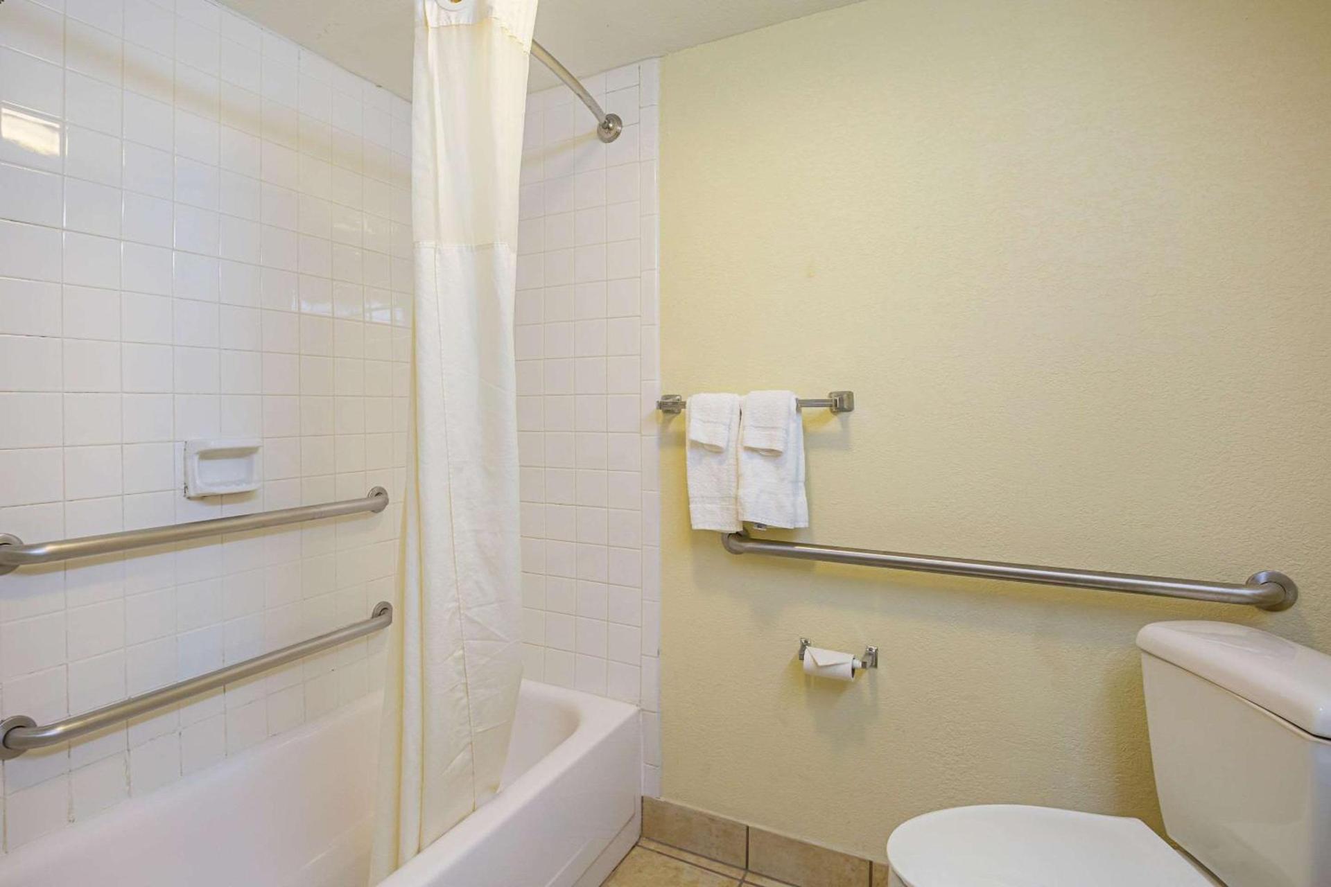 Quality Inn & Suites NRG Park - Medical Center photo 7
