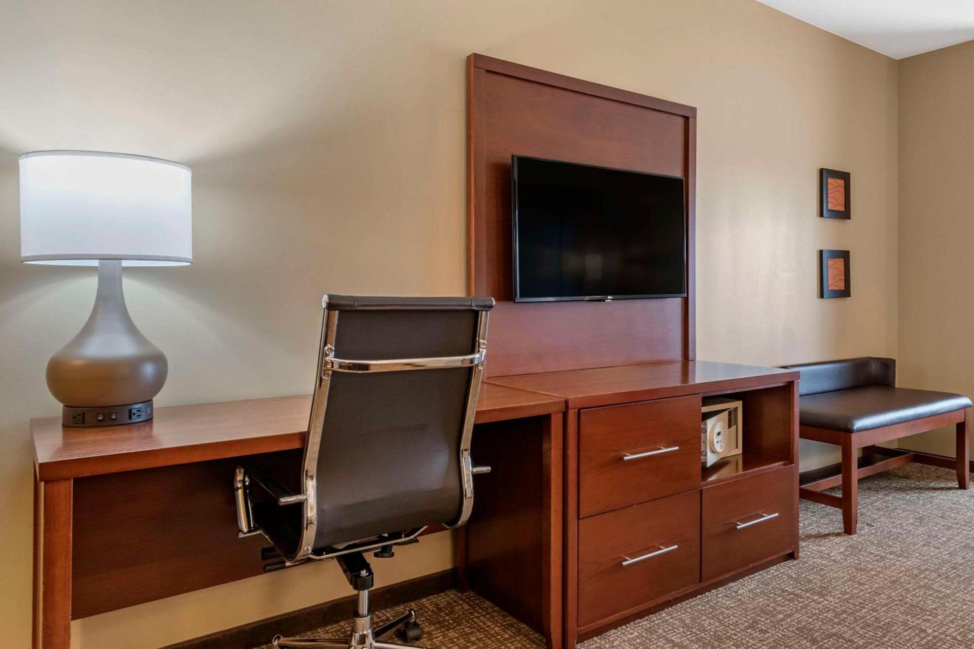 Comfort Suites Manheim - Lancaster photo 12