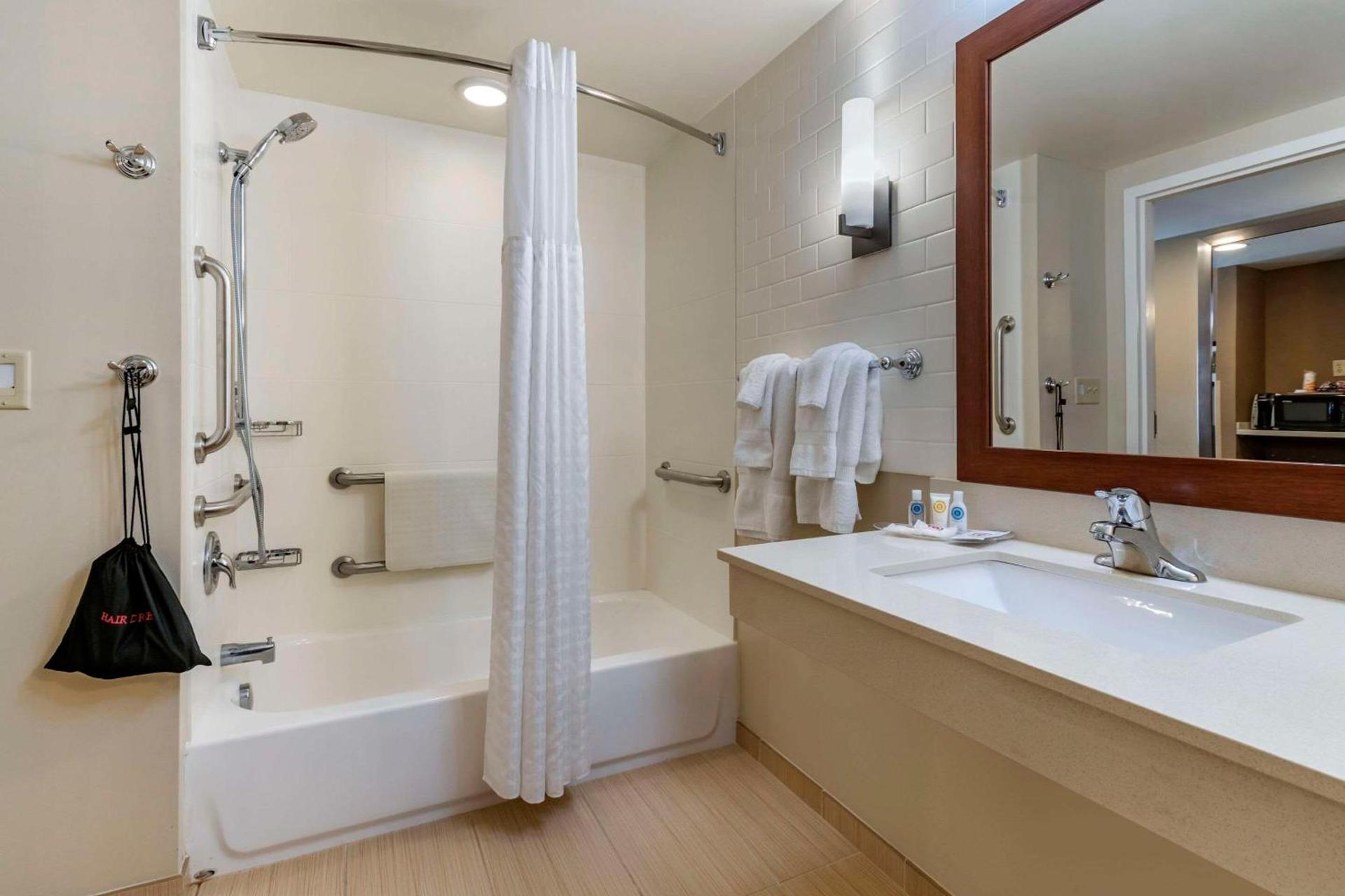 Comfort Suites Manheim - Lancaster photo 13