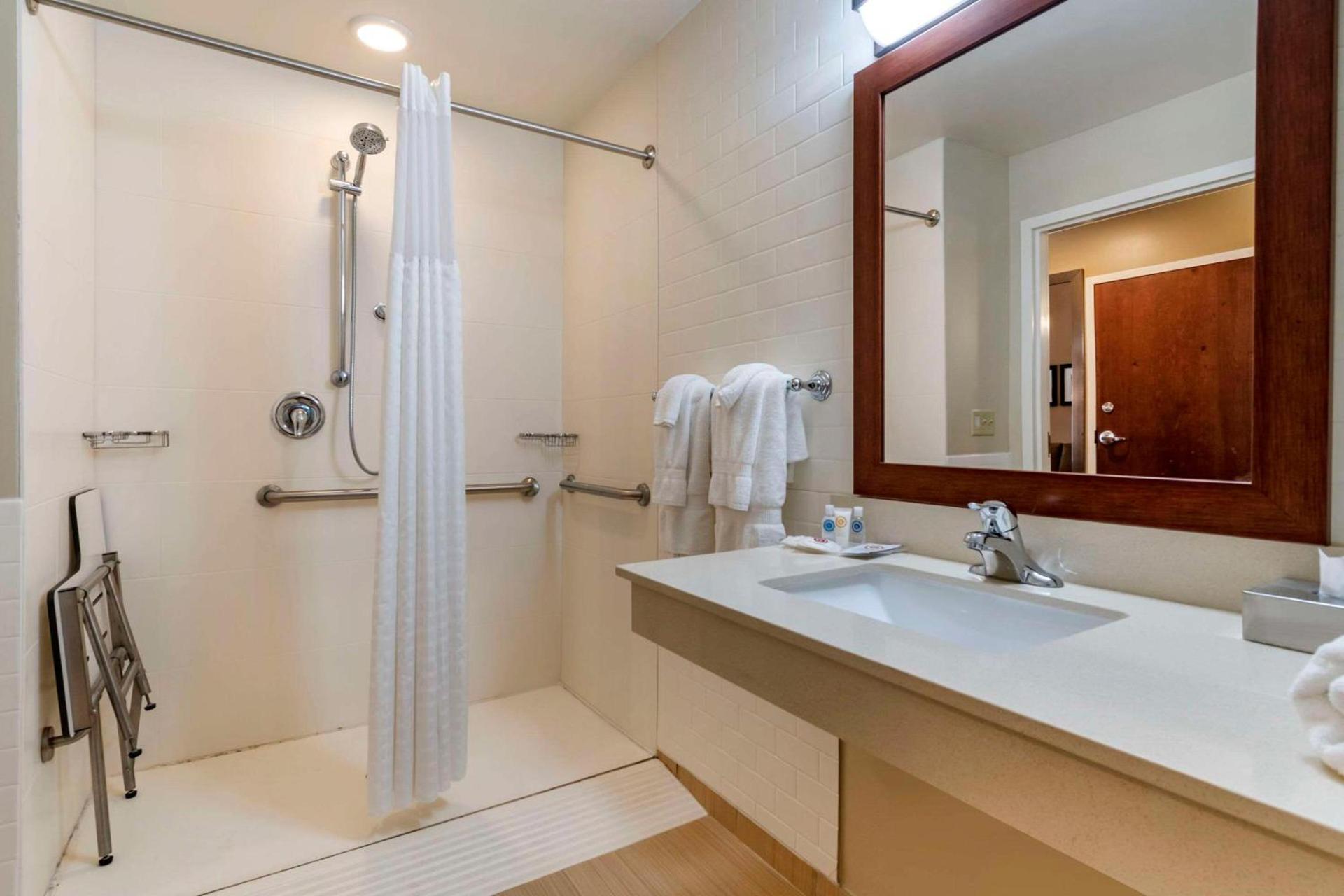 Comfort Suites Manheim - Lancaster photo 16