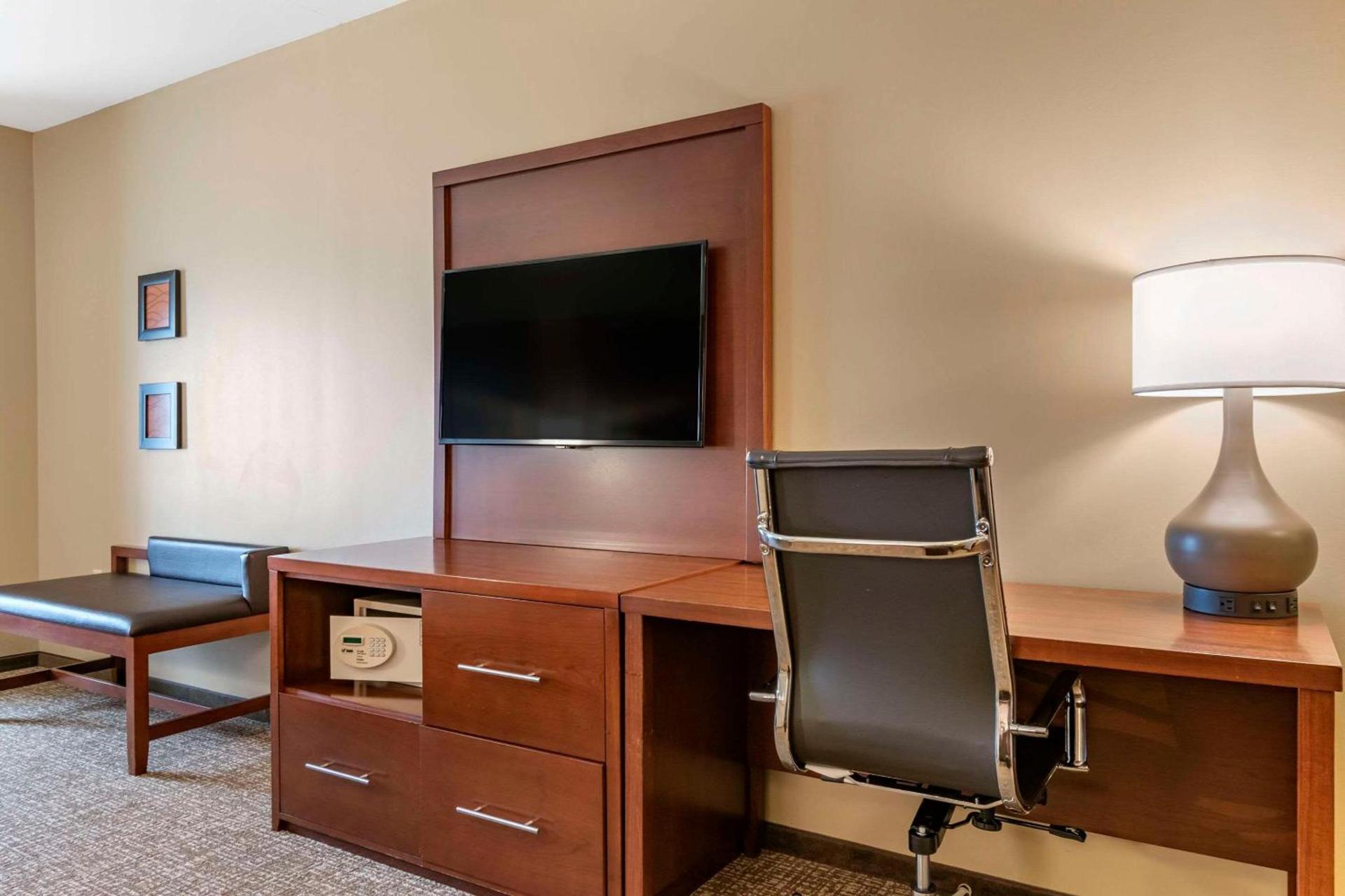 Comfort Suites Manheim - Lancaster photo 2