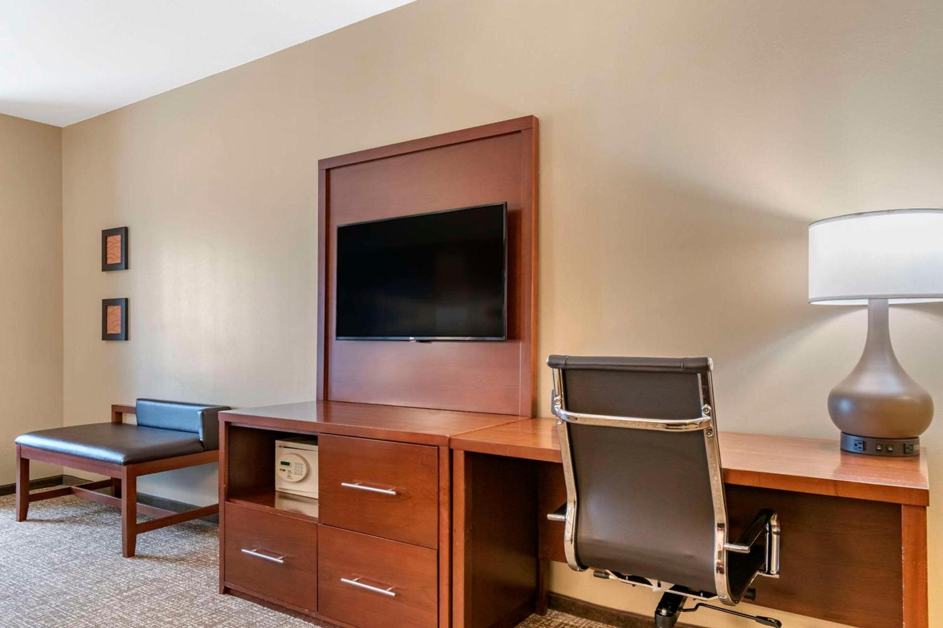 Comfort Suites Manheim - Lancaster photo 25