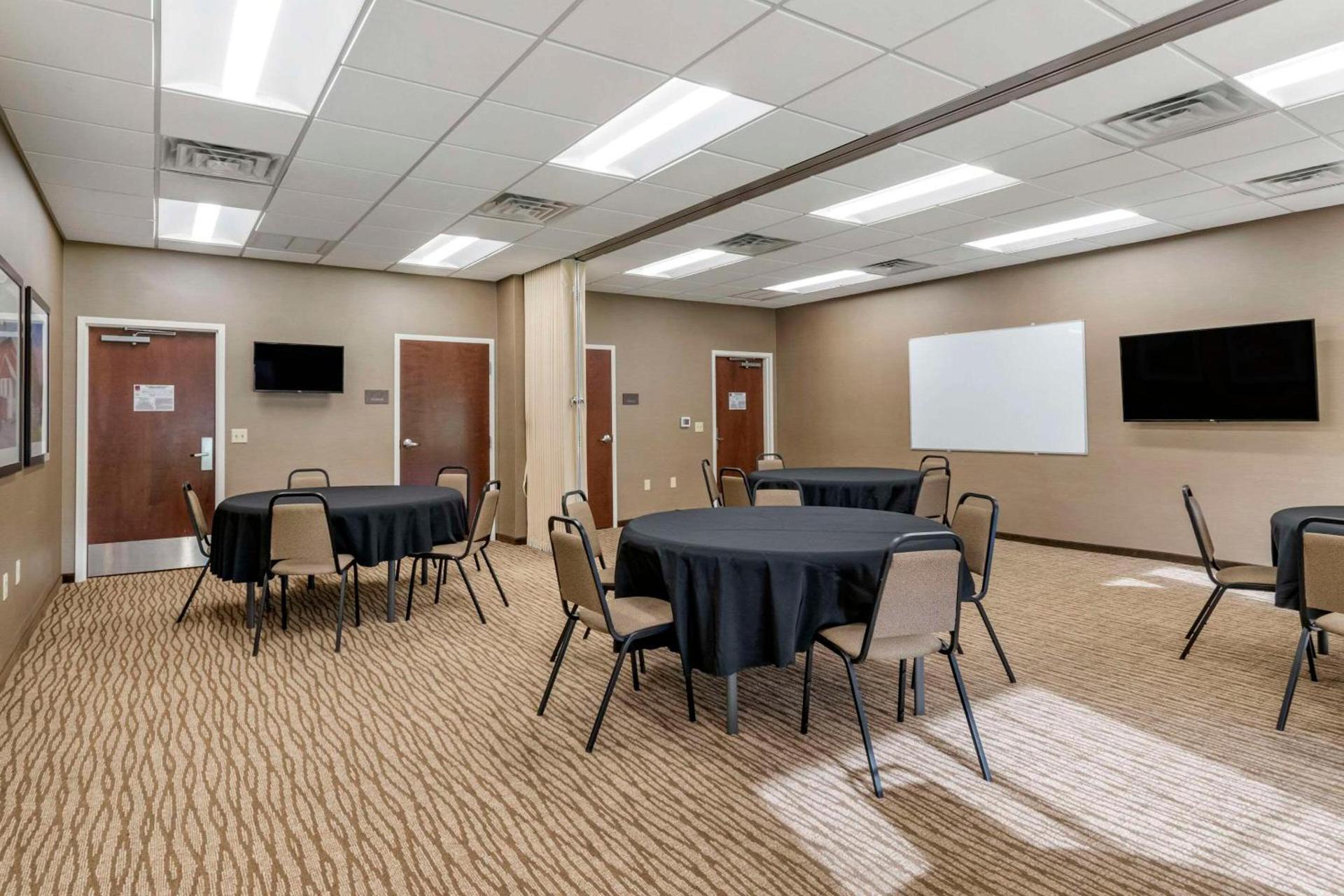 Comfort Suites Manheim - Lancaster photo 29