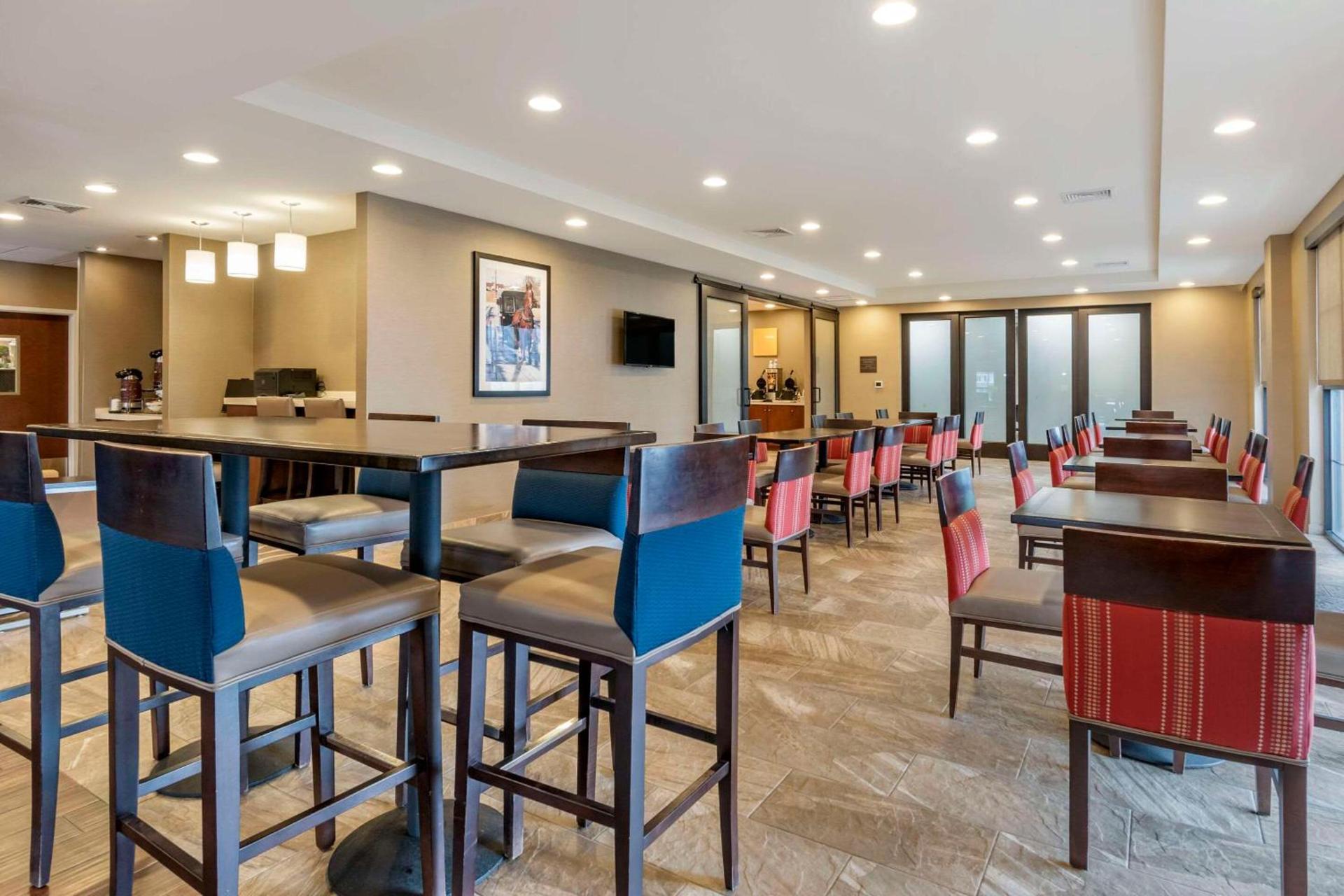 Comfort Suites Manheim - Lancaster photo 30