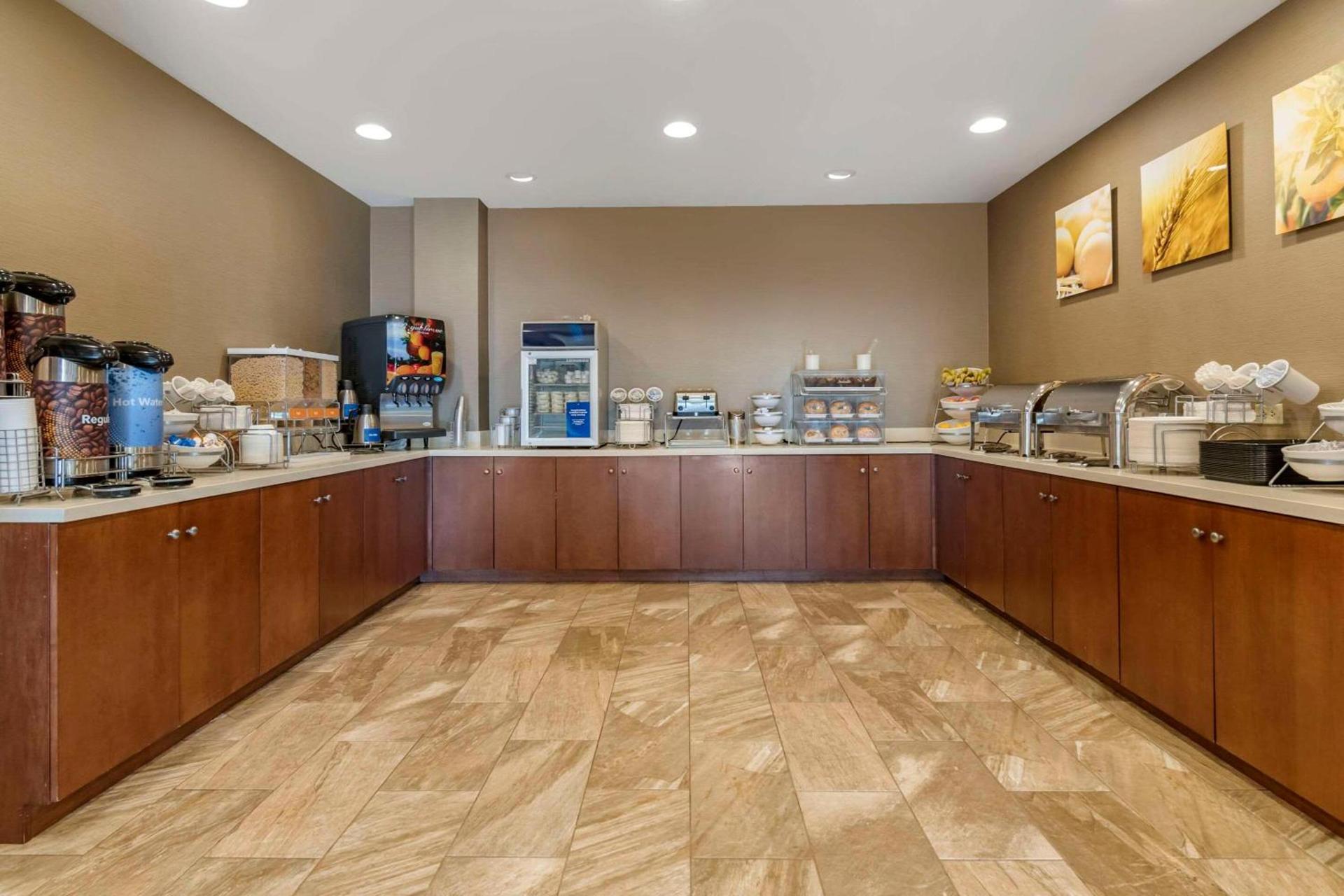 Comfort Suites Manheim - Lancaster photo 31