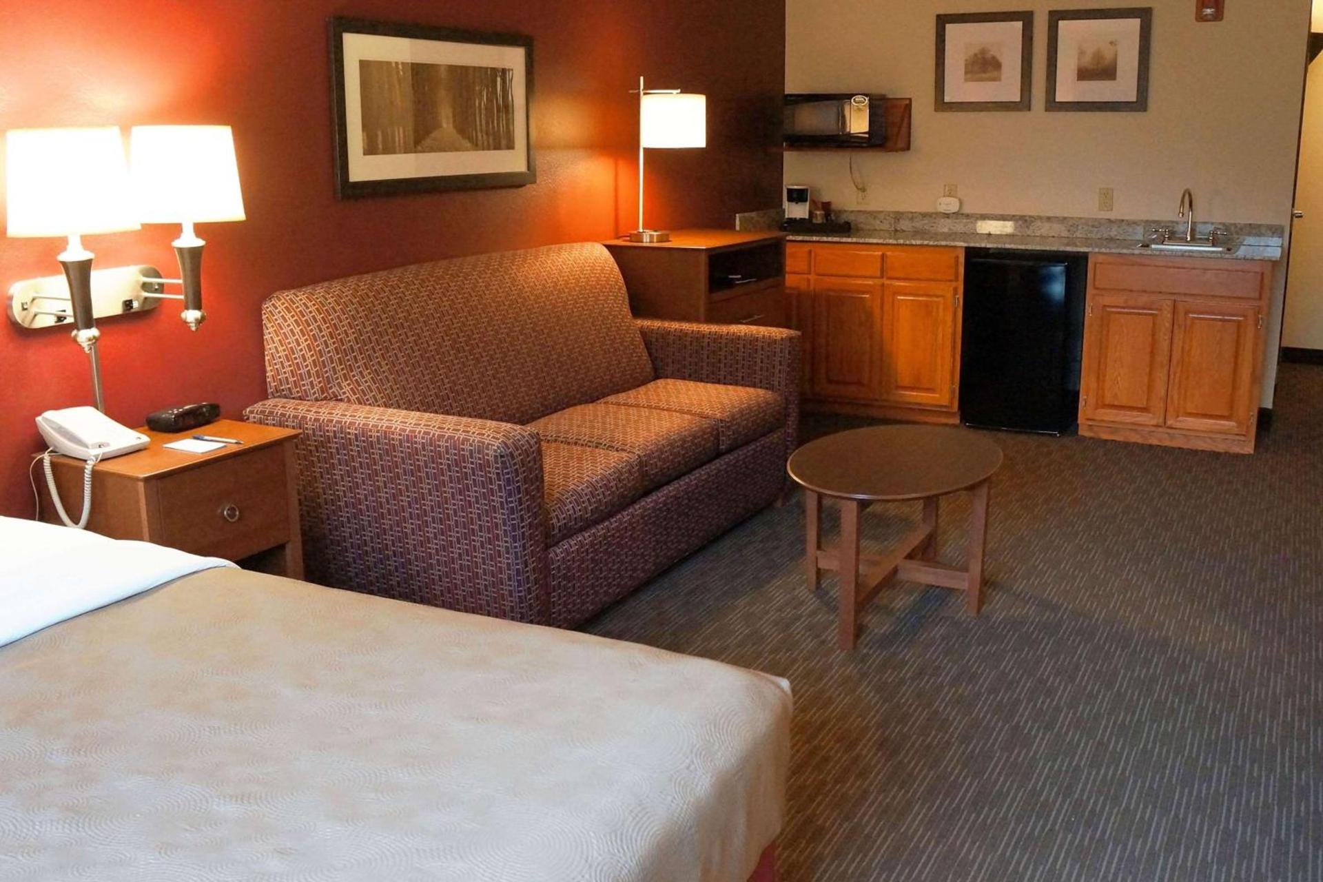 AmericInn by Wyndham Baldwin photo 10