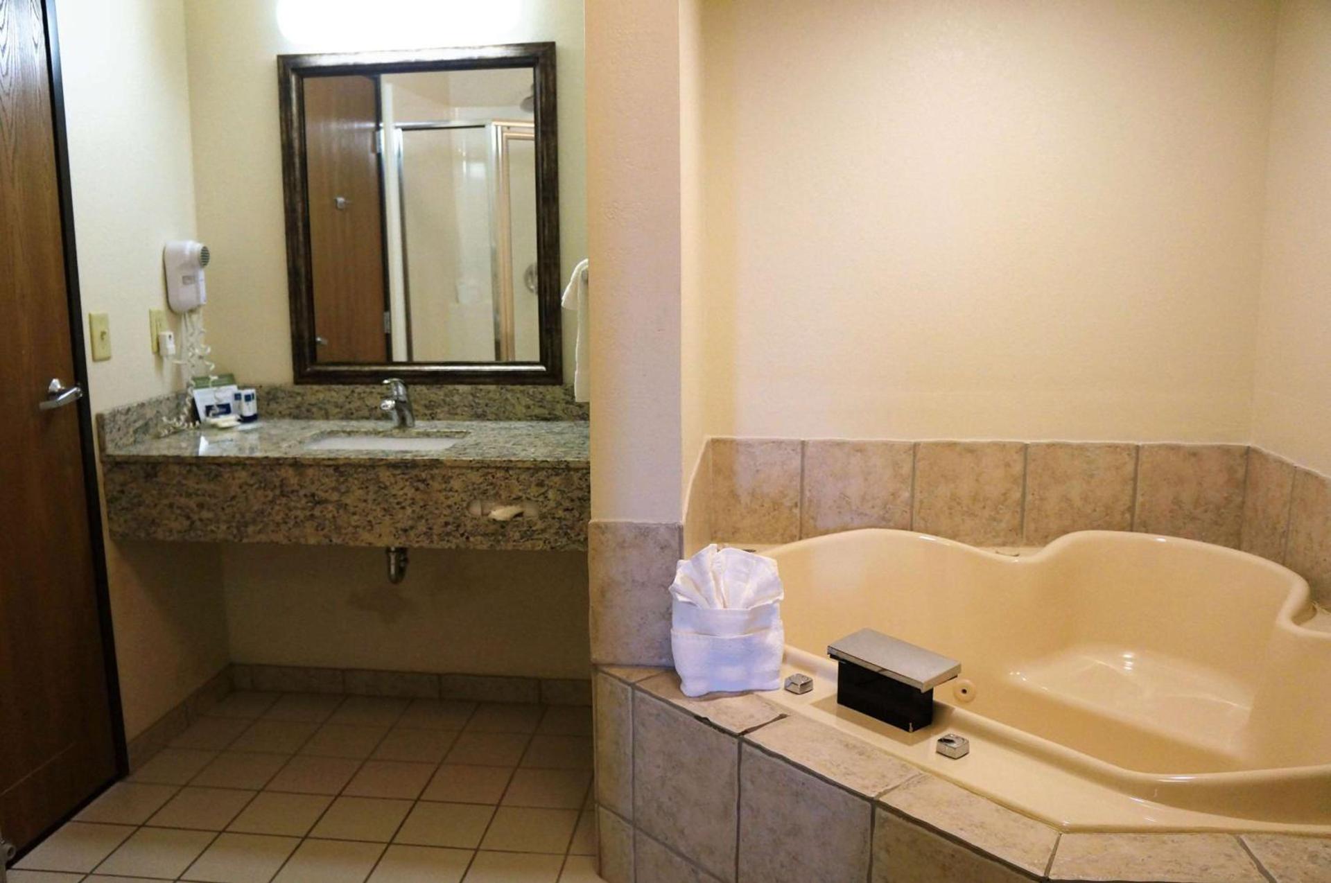 AmericInn by Wyndham Baldwin photo 19