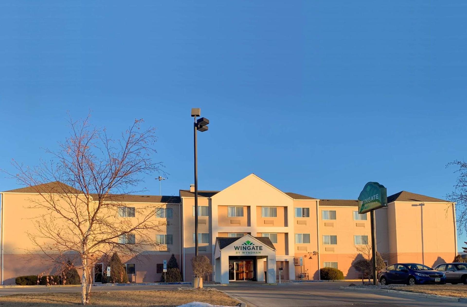 AmericInn by Wyndham Minot photo 2