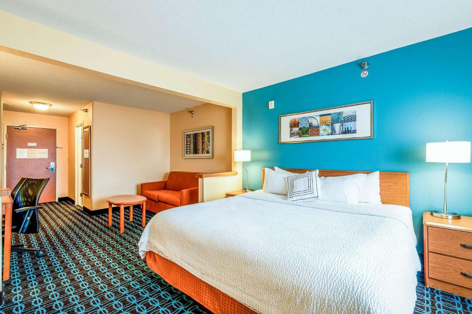 AmericInn by Wyndham Minot photo 8