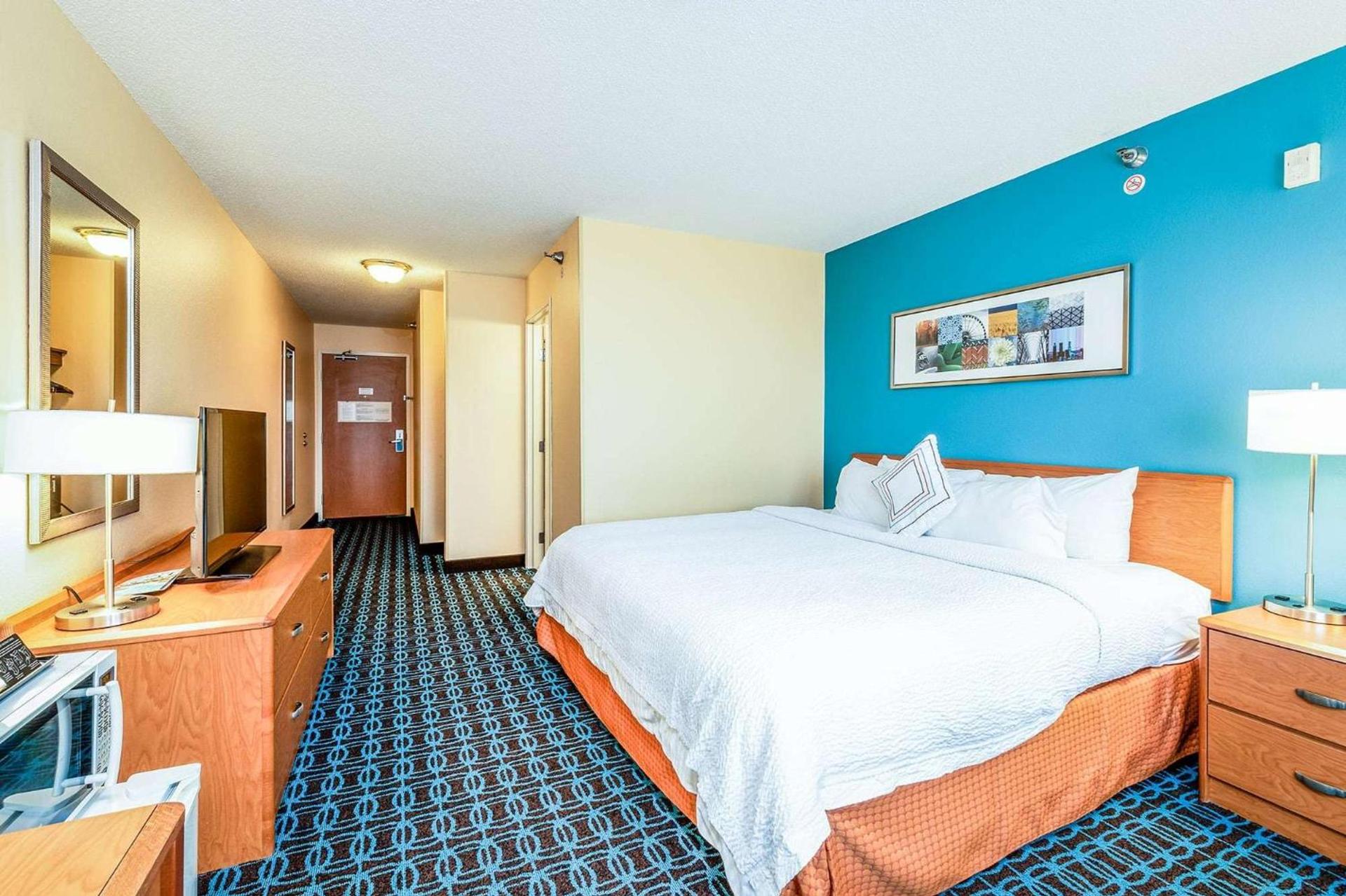 AmericInn by Wyndham Minot photo 9