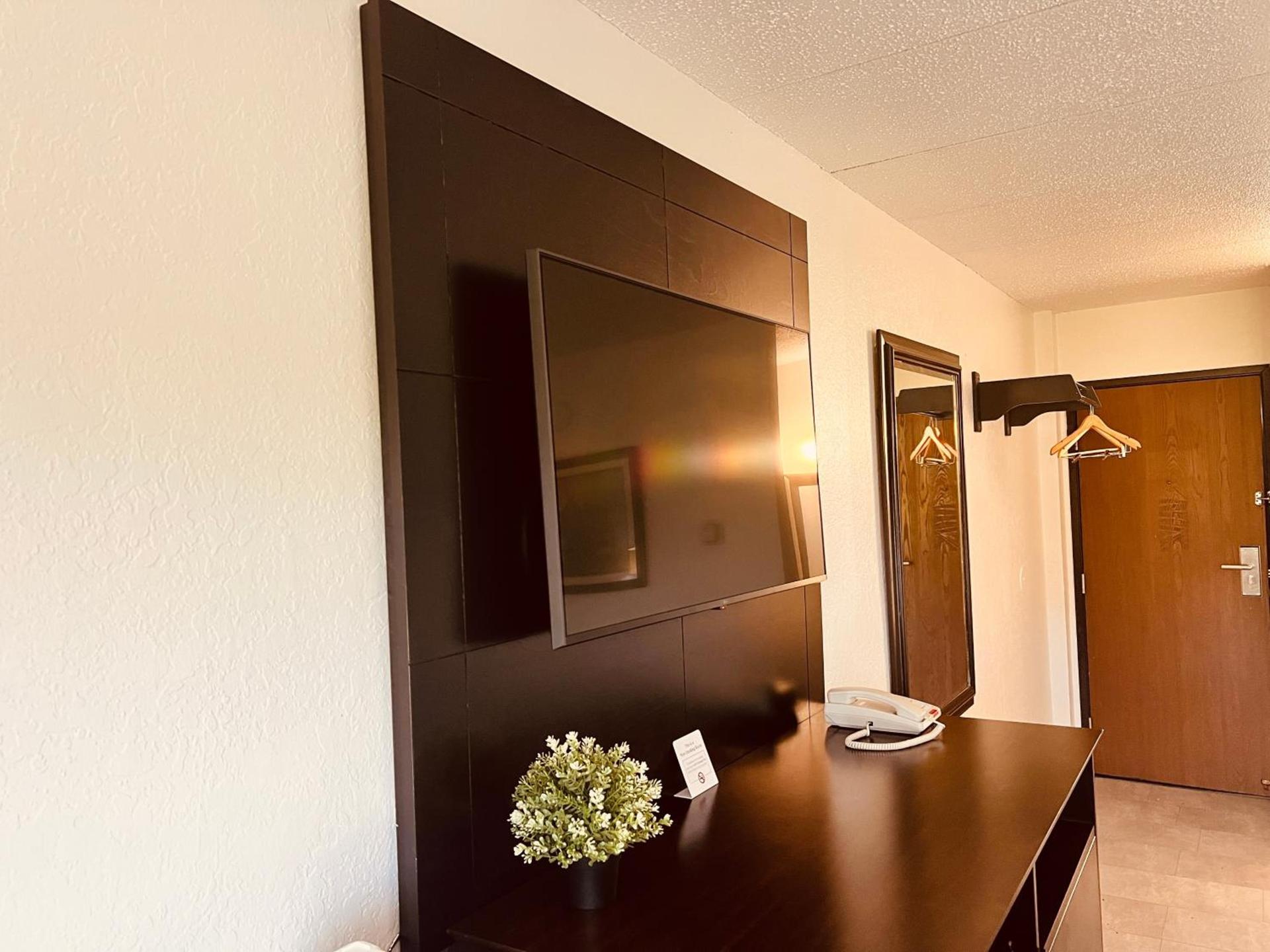 Travelodge by Wyndham Valleyfair Shakopee photo 51