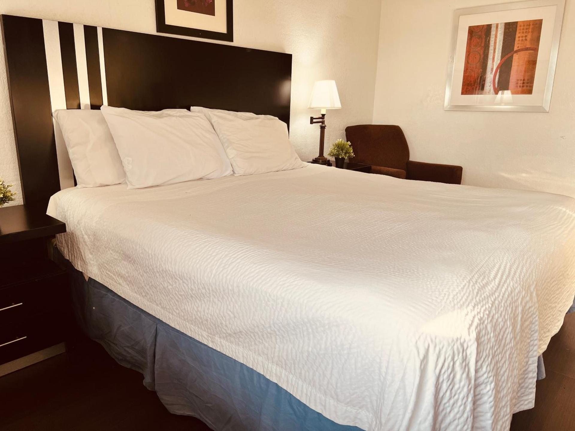 Travelodge by Wyndham Valleyfair Shakopee photo 75