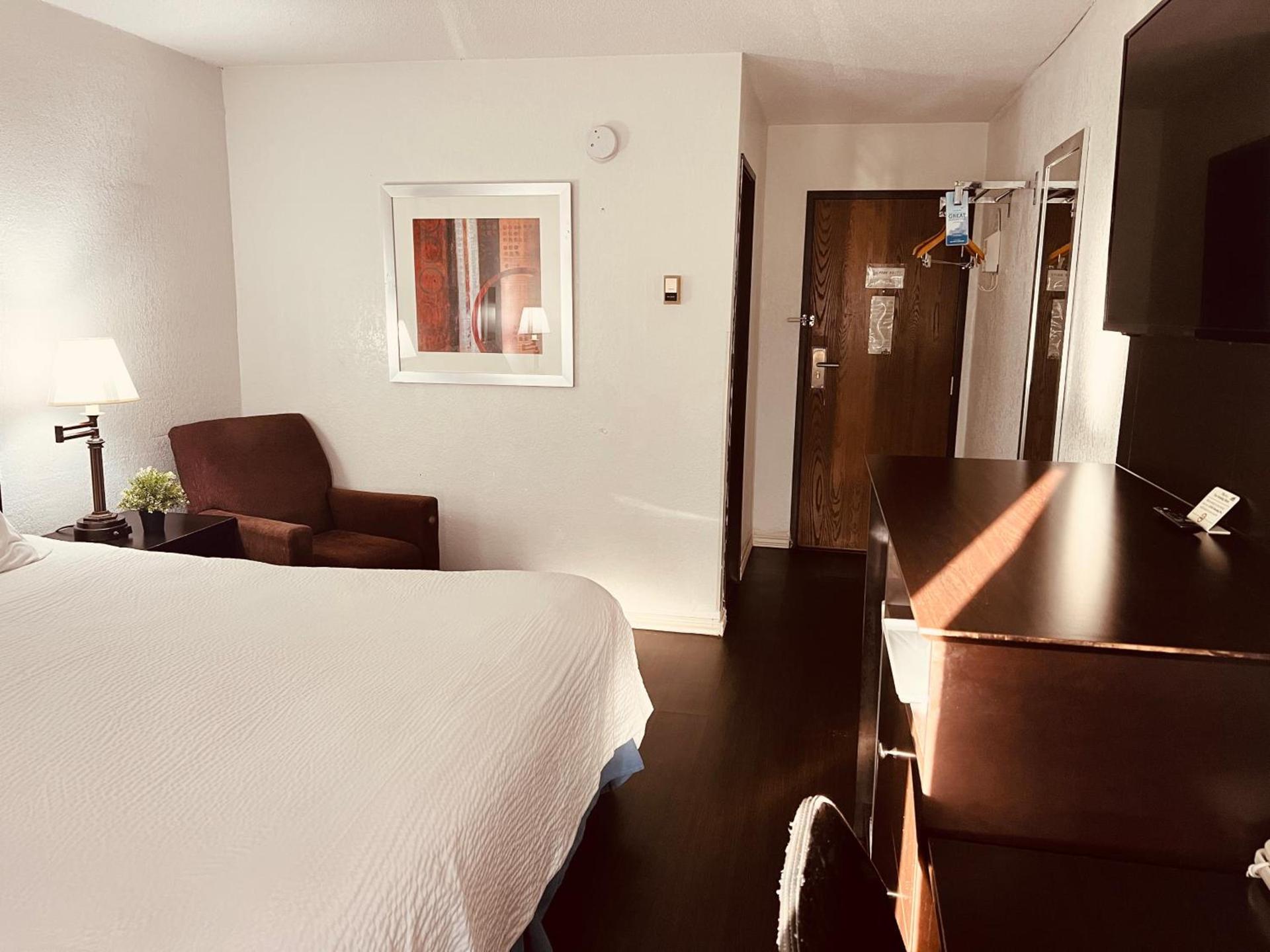 Travelodge by Wyndham Valleyfair Shakopee photo 85