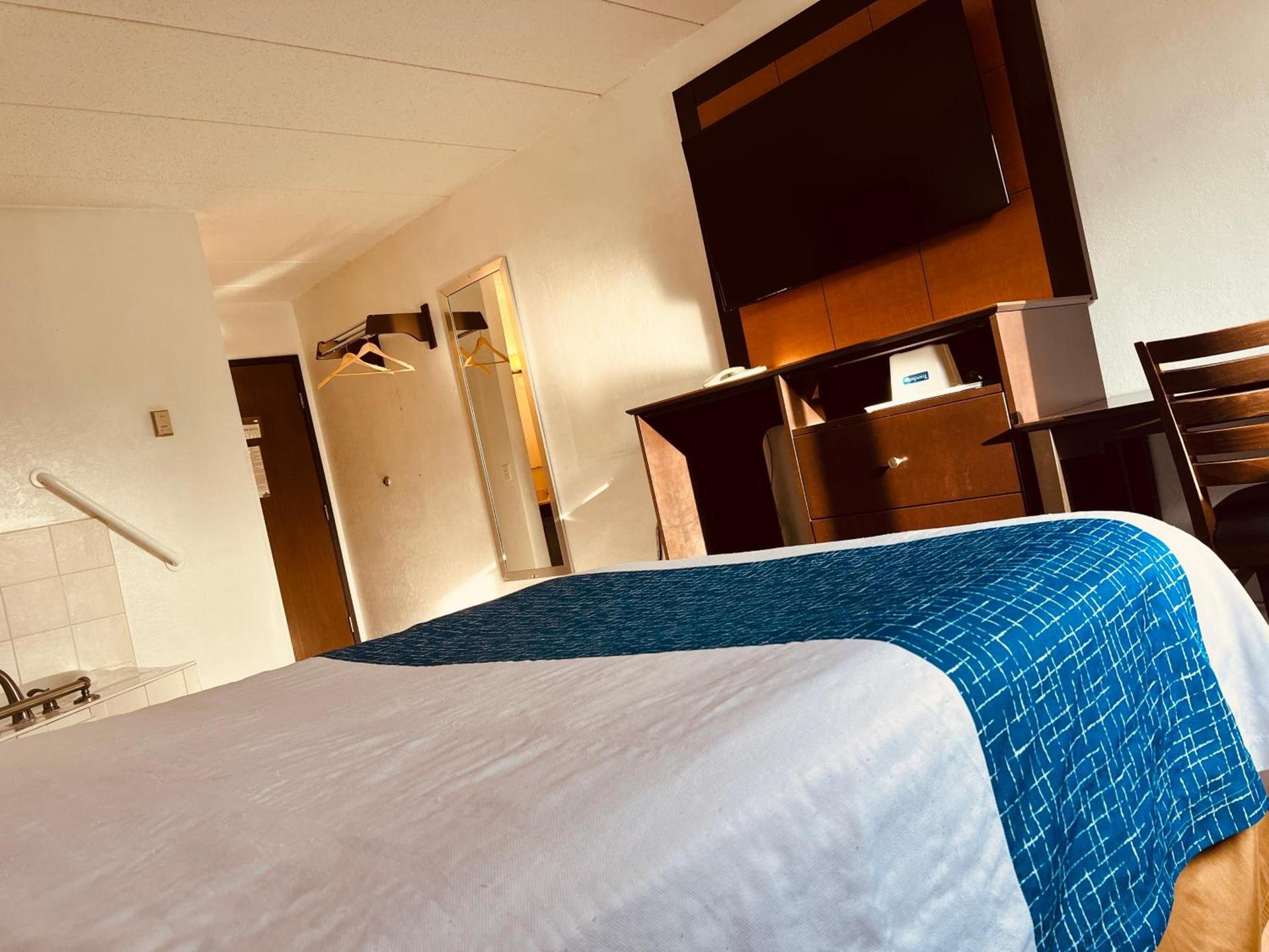 Travelodge by Wyndham Valleyfair Shakopee photo 91