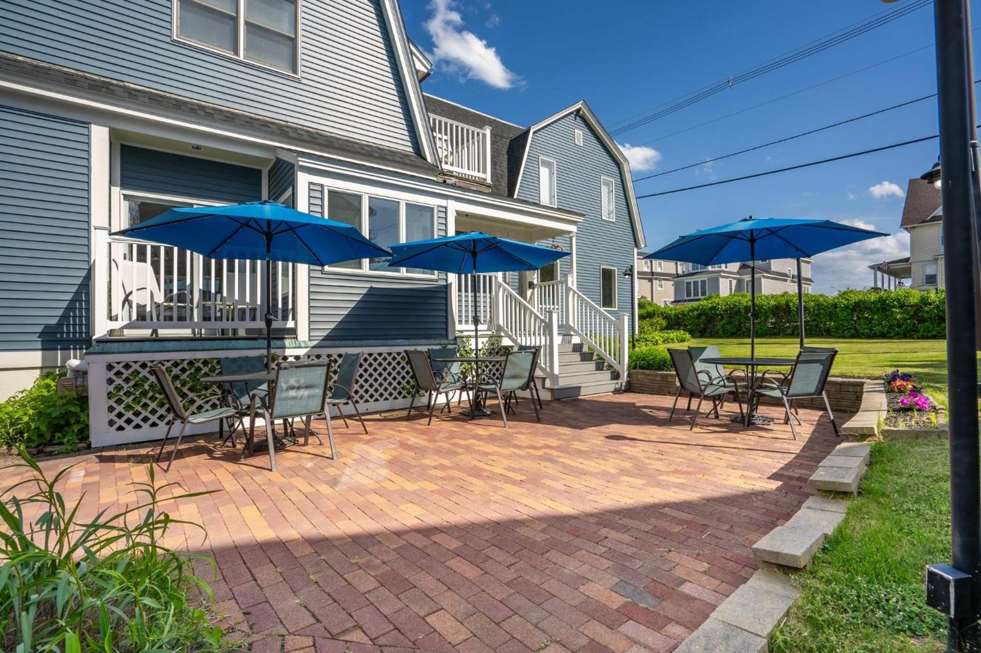 The Lighthouse Inn & Suites photo 6
