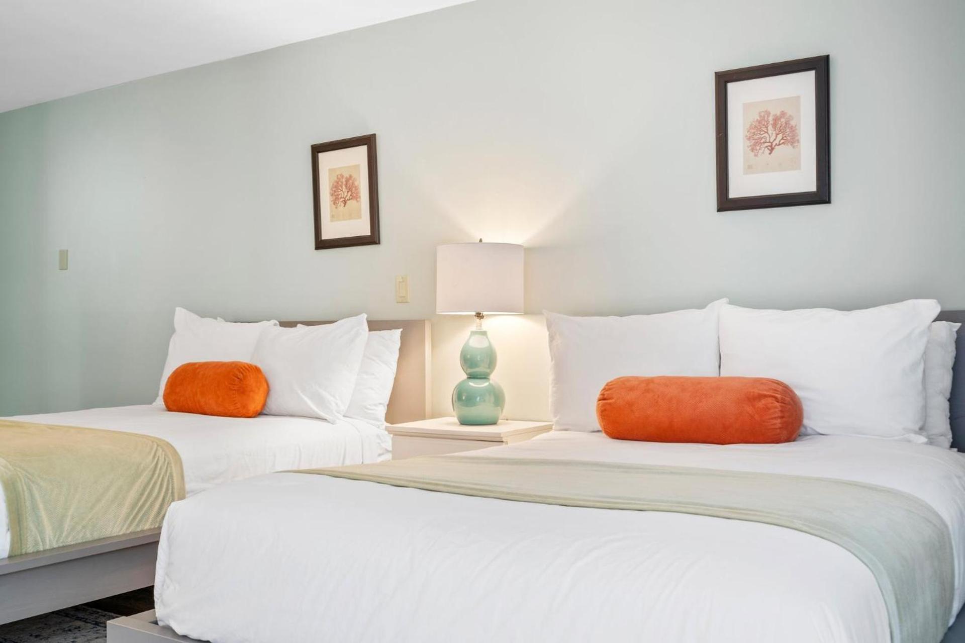 The Lighthouse Inn & Suites photo 7