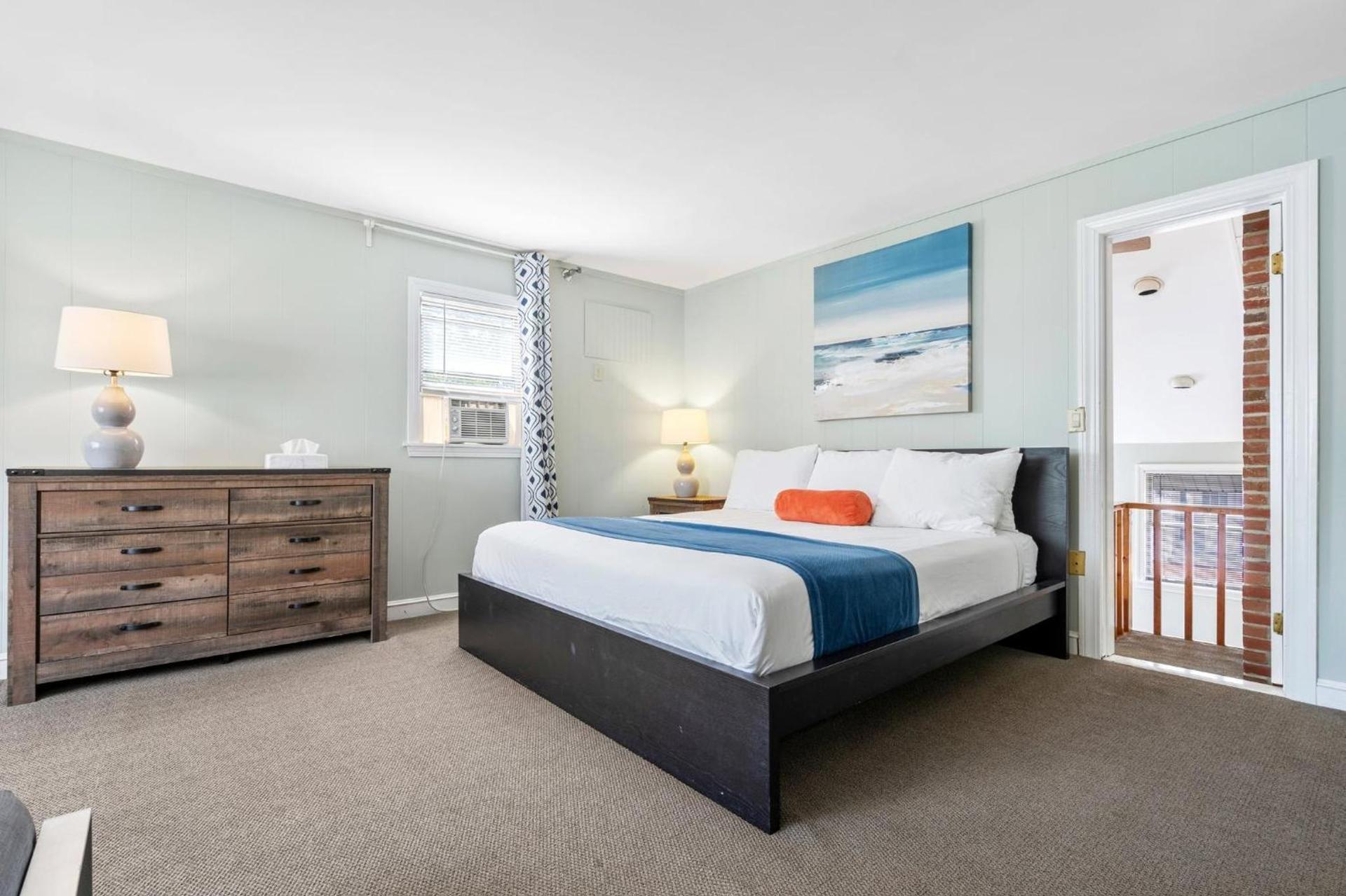 The Lighthouse Inn & Suites photo 39