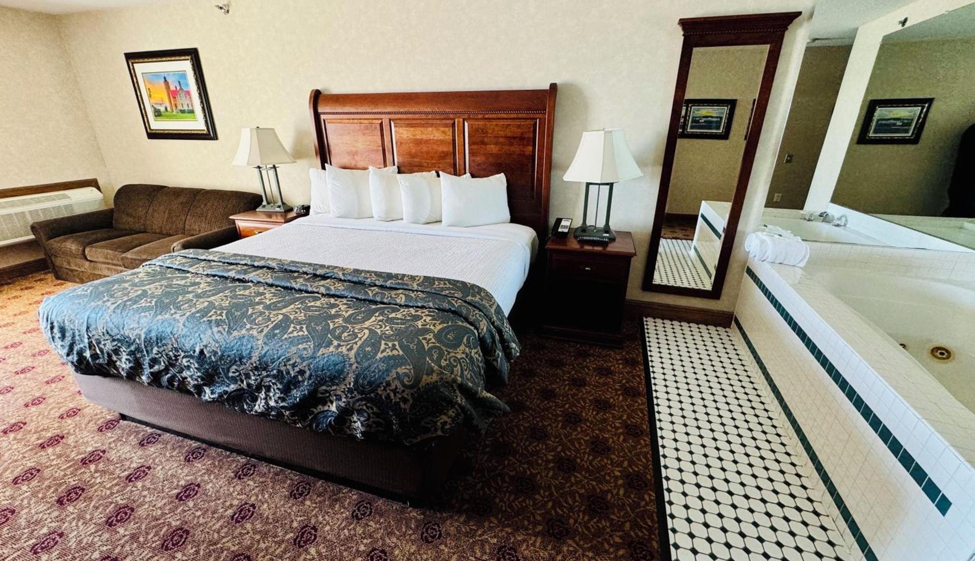 Hamilton Inn Select Beachfront Mackinaw City photo 19