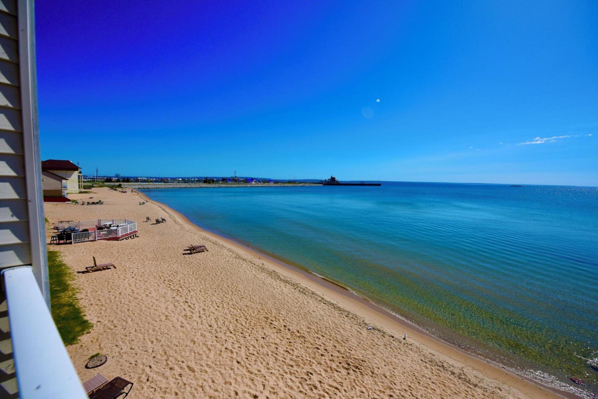 Hamilton Inn Select Beachfront Mackinaw City photo 3