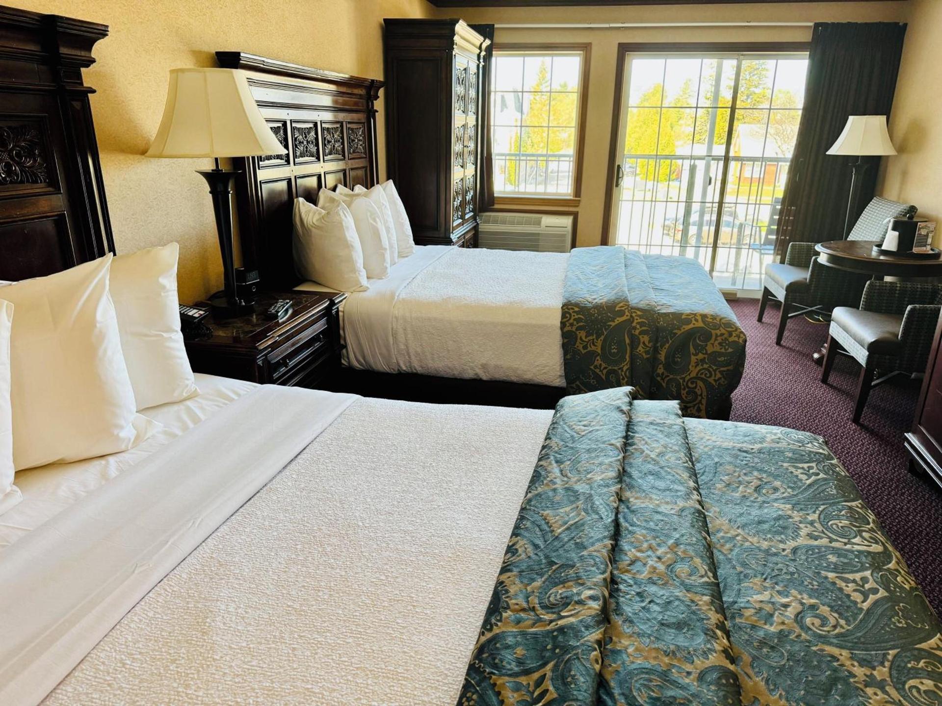 Hamilton Inn Select Beachfront Mackinaw City photo 8