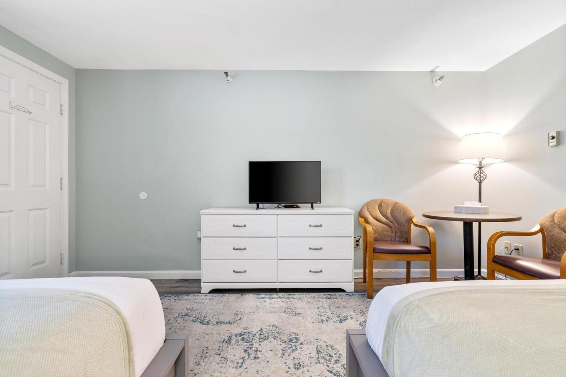 The Lighthouse Inn & Suites photo 15