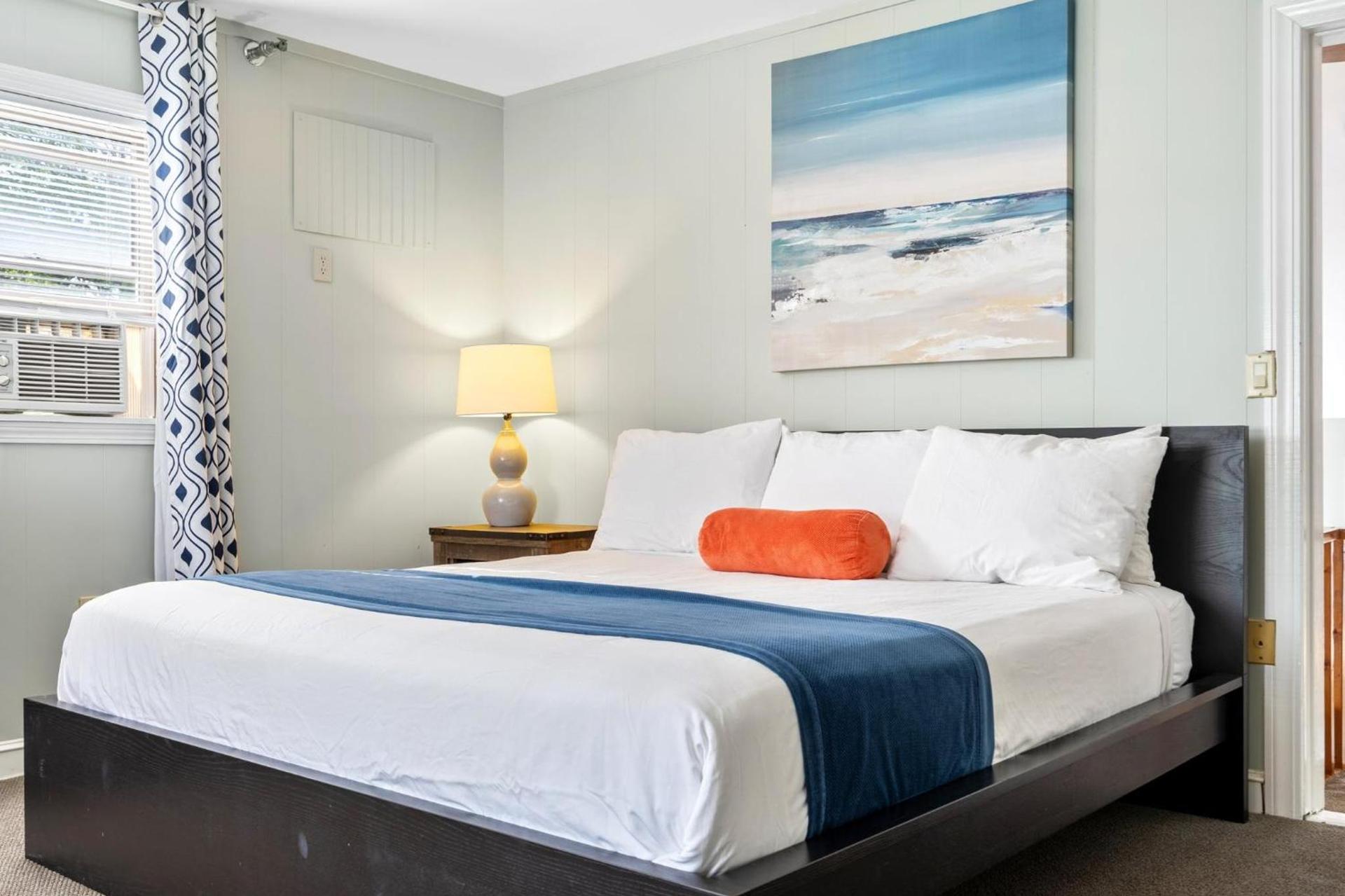 The Lighthouse Inn & Suites photo 17
