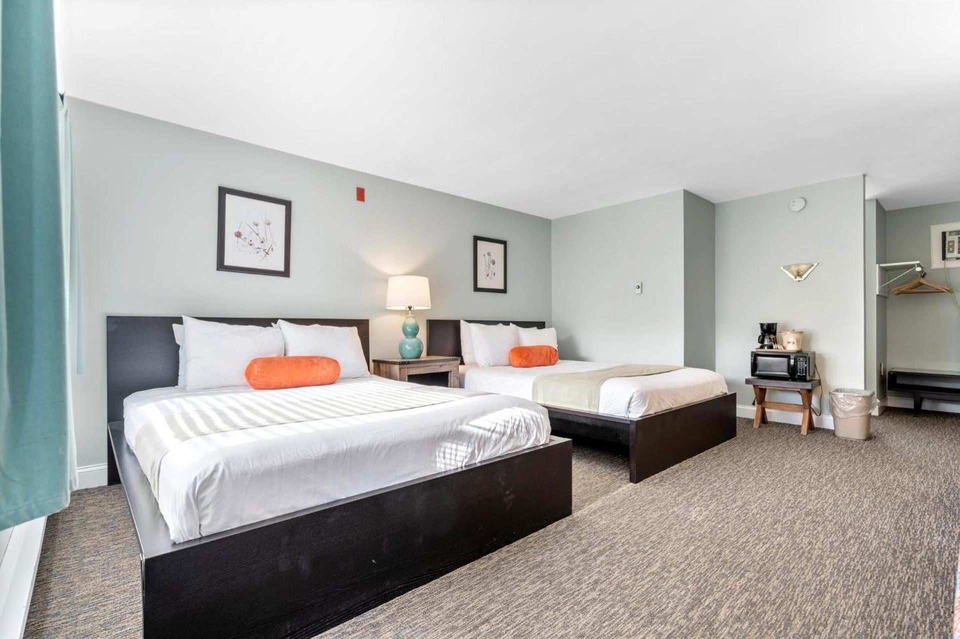 The Lighthouse Inn & Suites photo 20