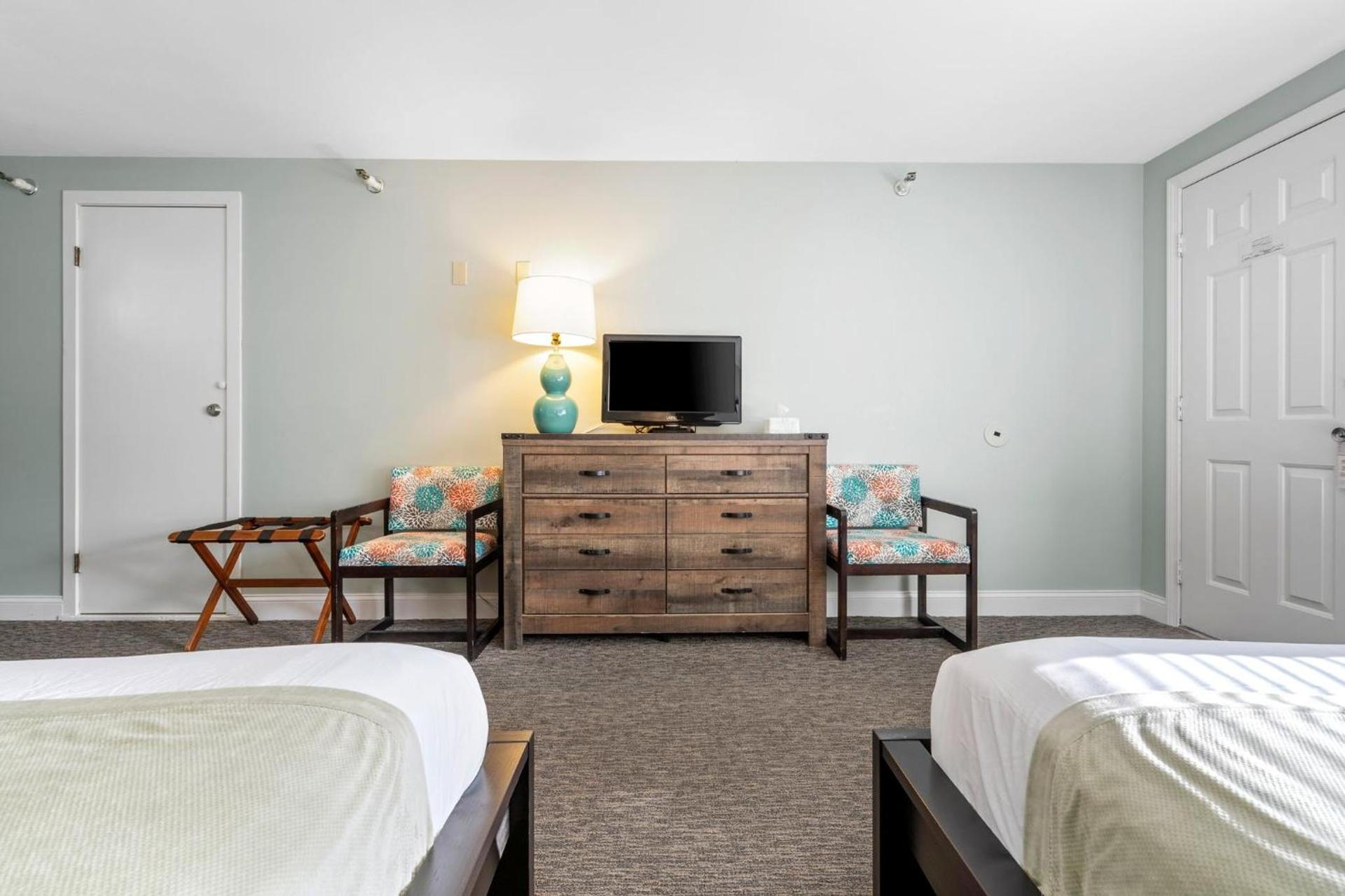 The Lighthouse Inn & Suites photo 21