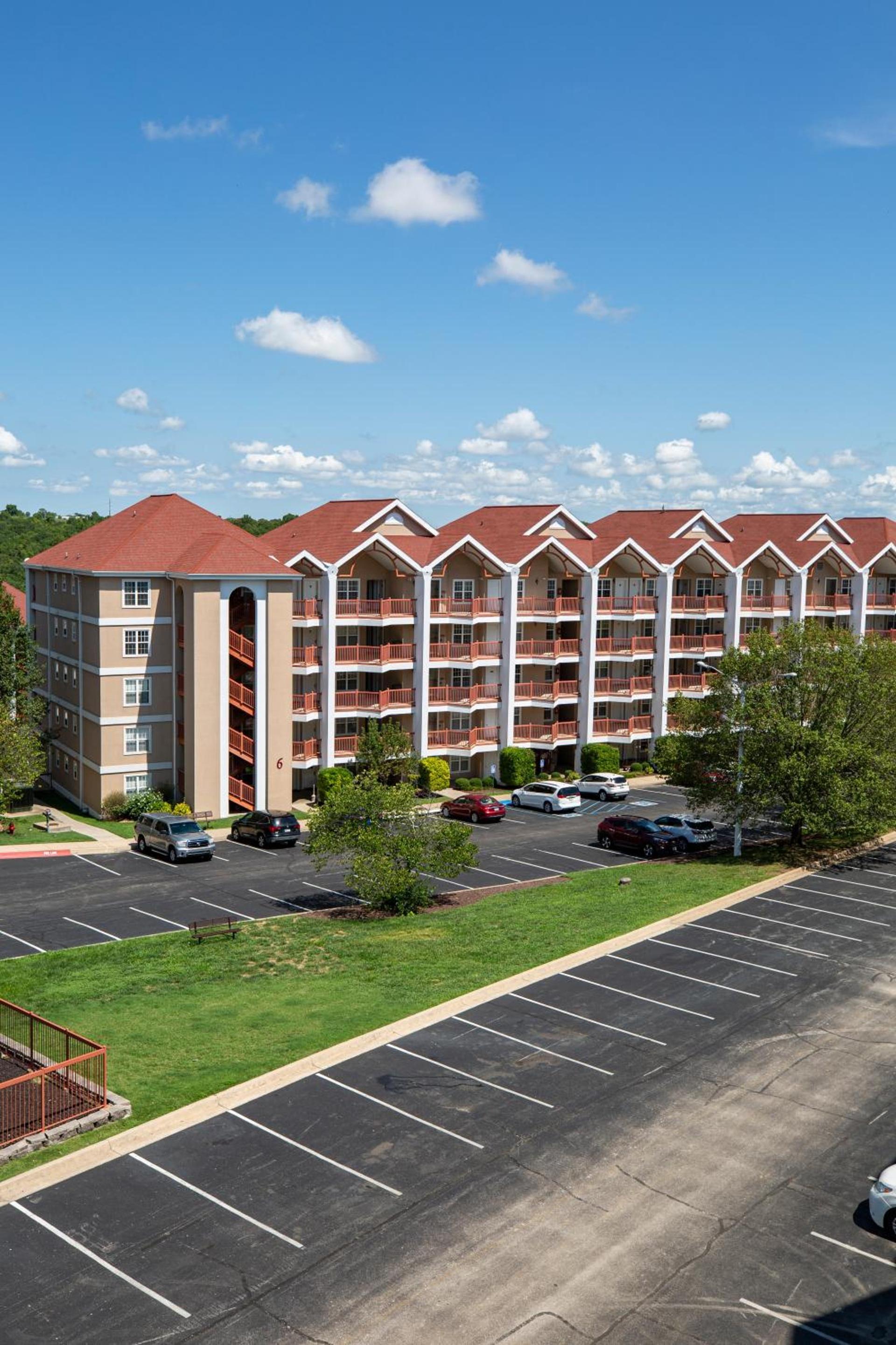 Grand Crowne Resort — hotel in Branson