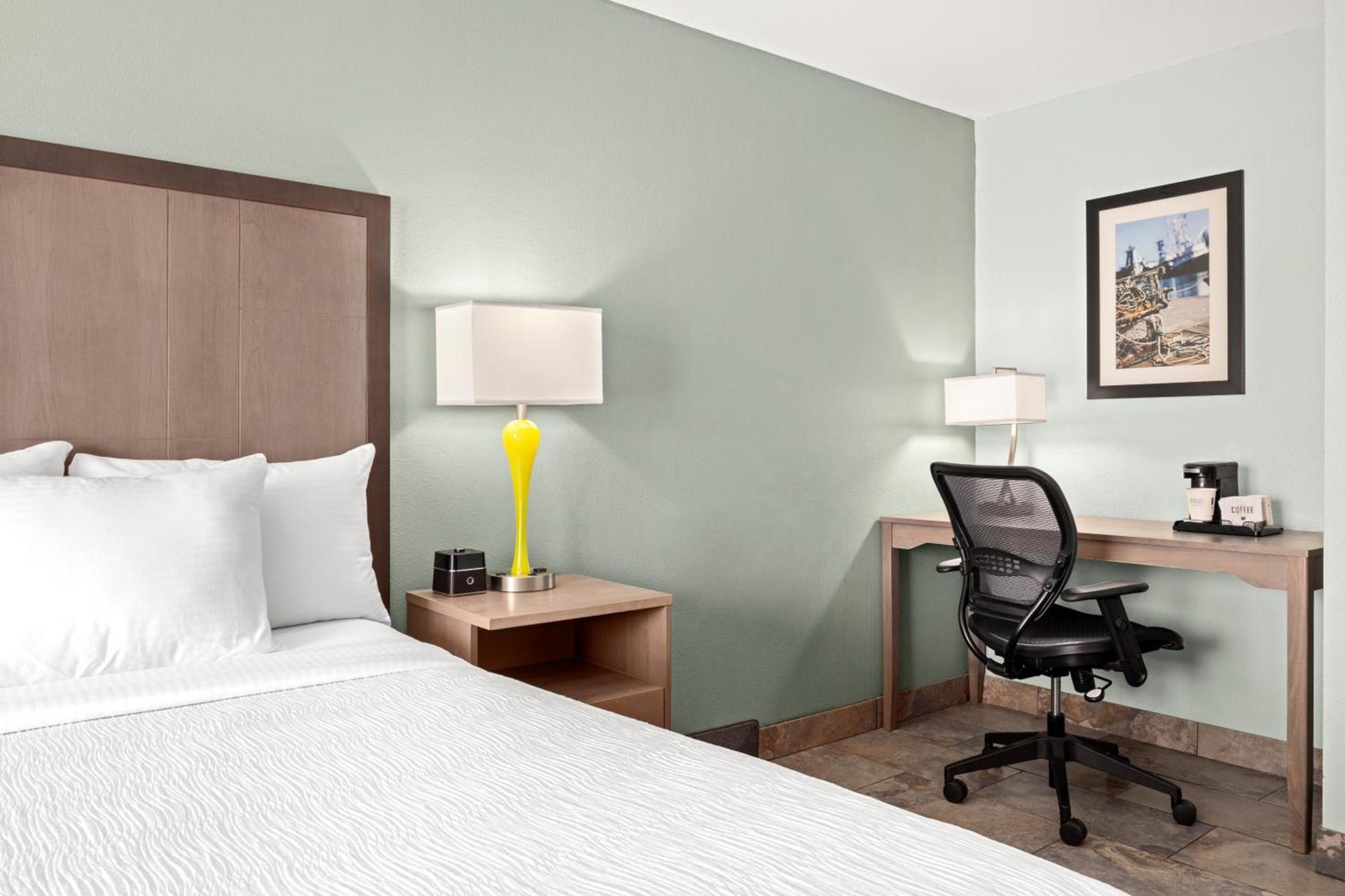 La Quinta by Wyndham Newport photo 63
