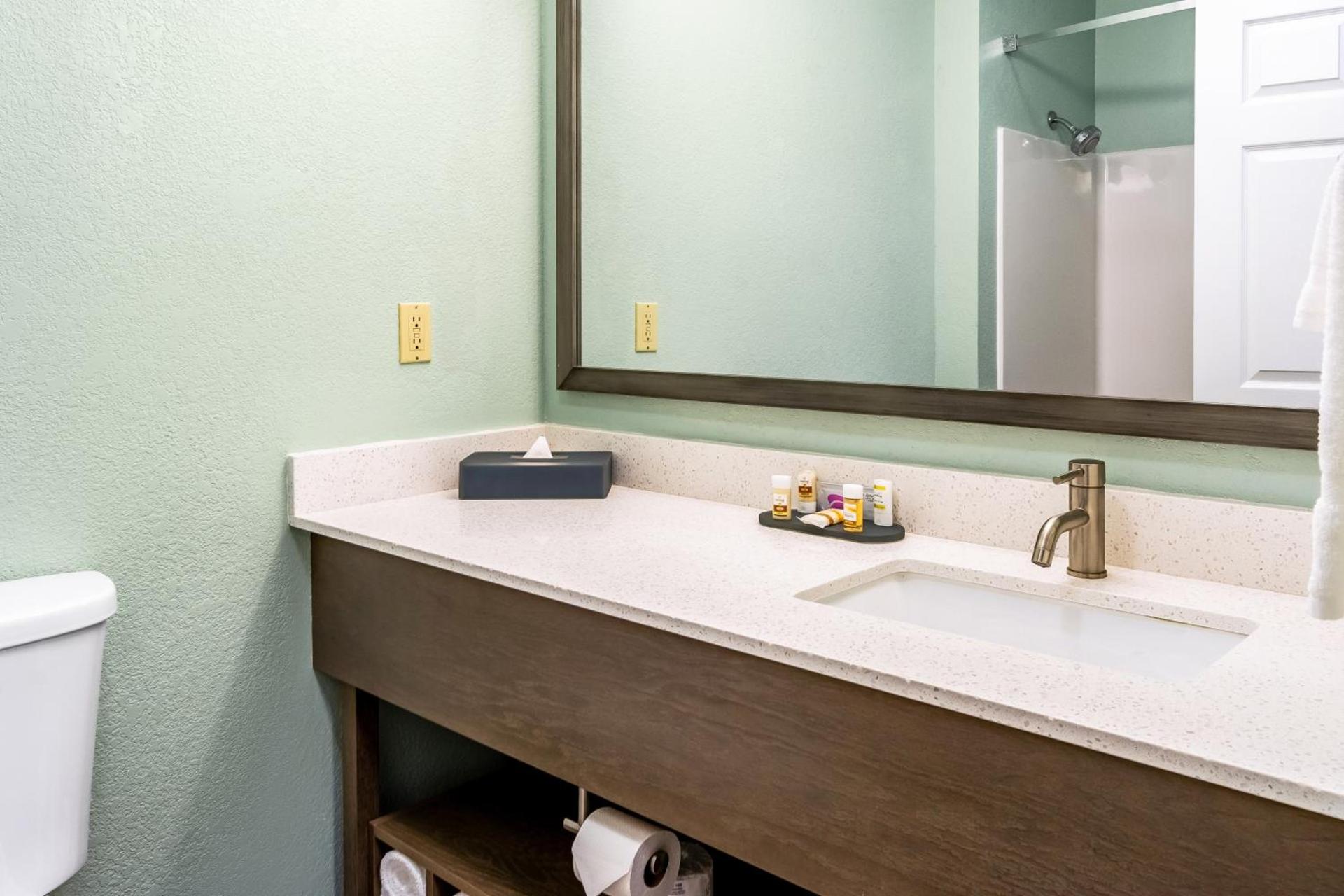 La Quinta by Wyndham Newport photo 80
