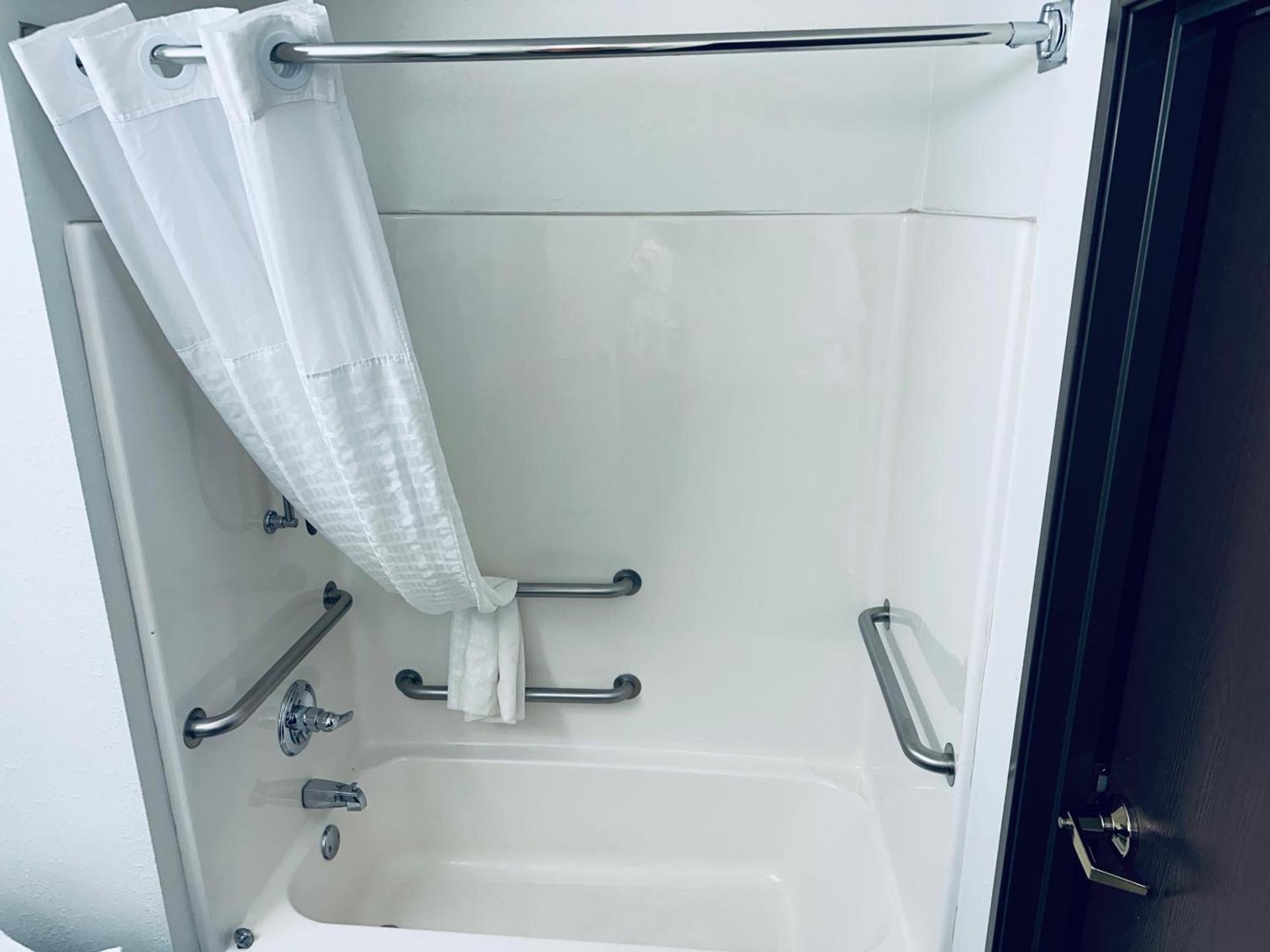 Baymont by Wyndham Piqua photo 47