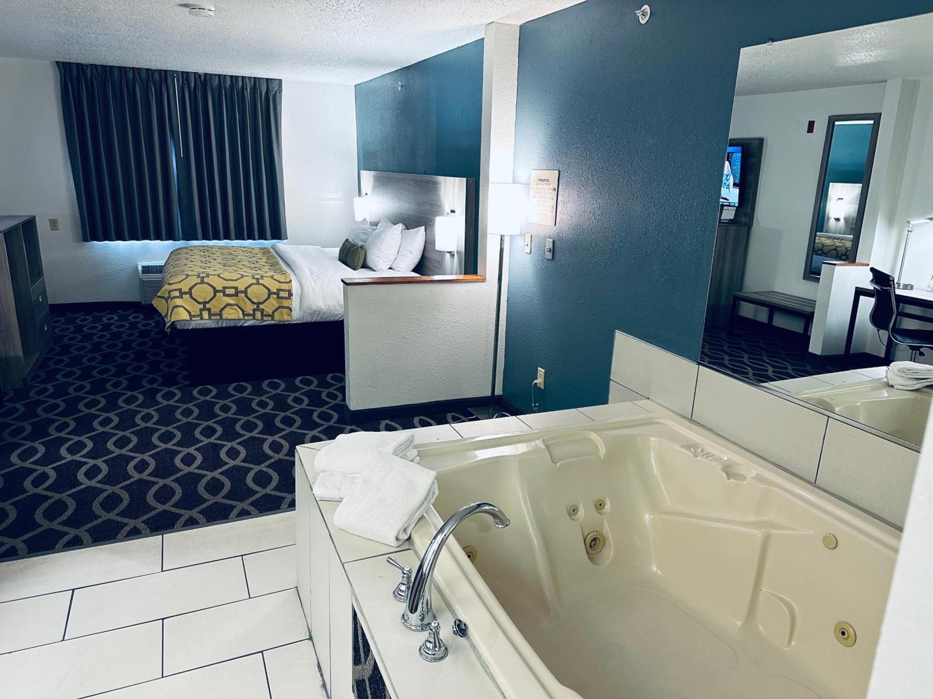 Baymont by Wyndham Piqua photo 43