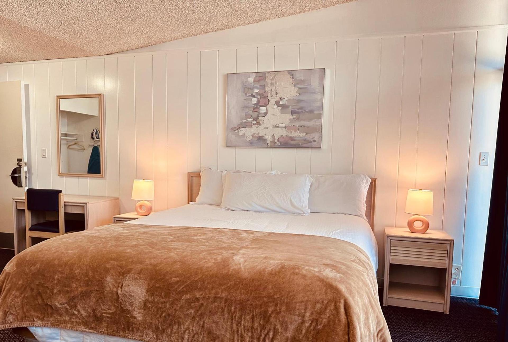 Foghorn Harbor Inn photo 19