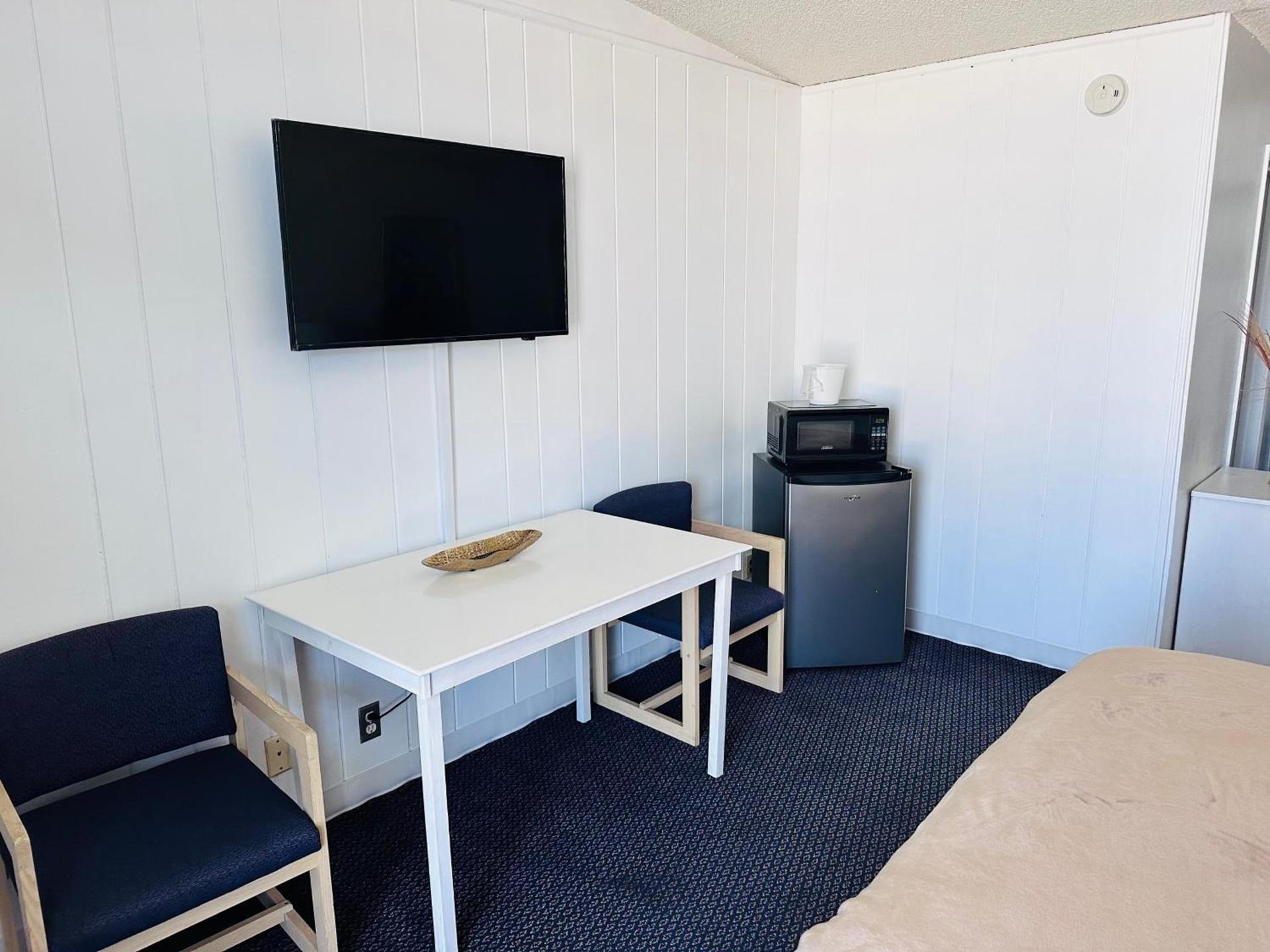 Foghorn Harbor Inn photo 18