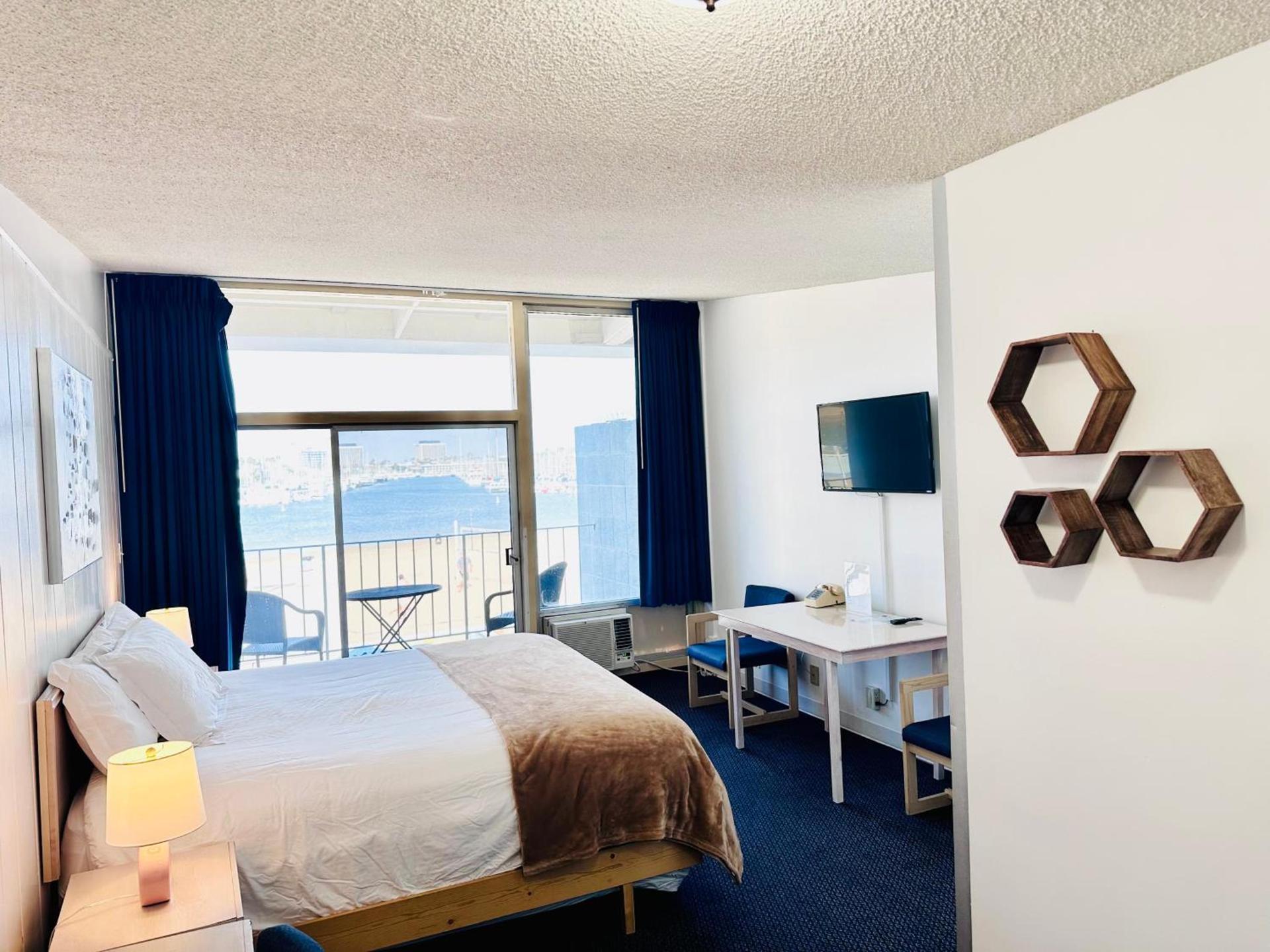 Foghorn Harbor Inn photo 10