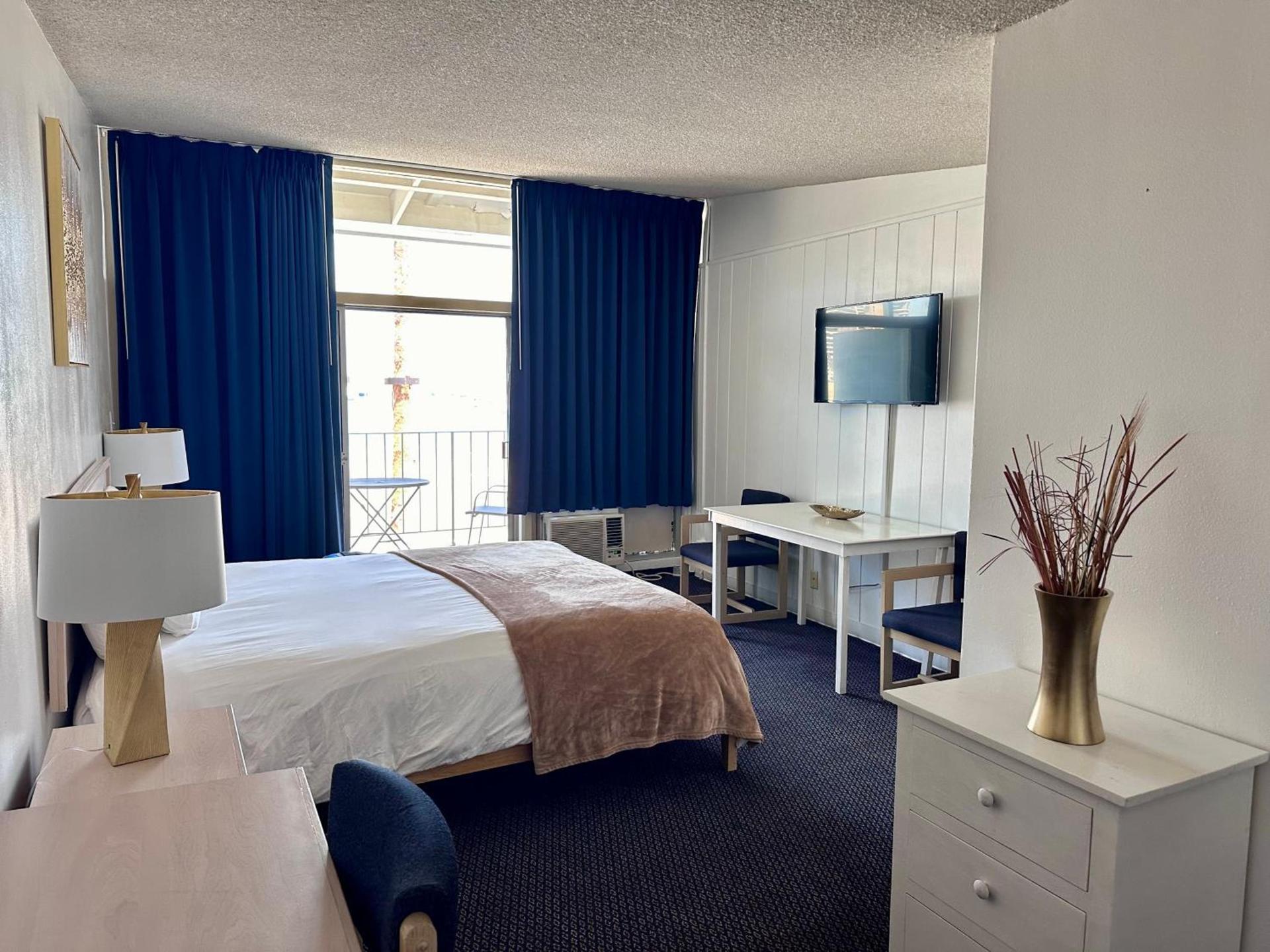 Foghorn Harbor Inn photo 12