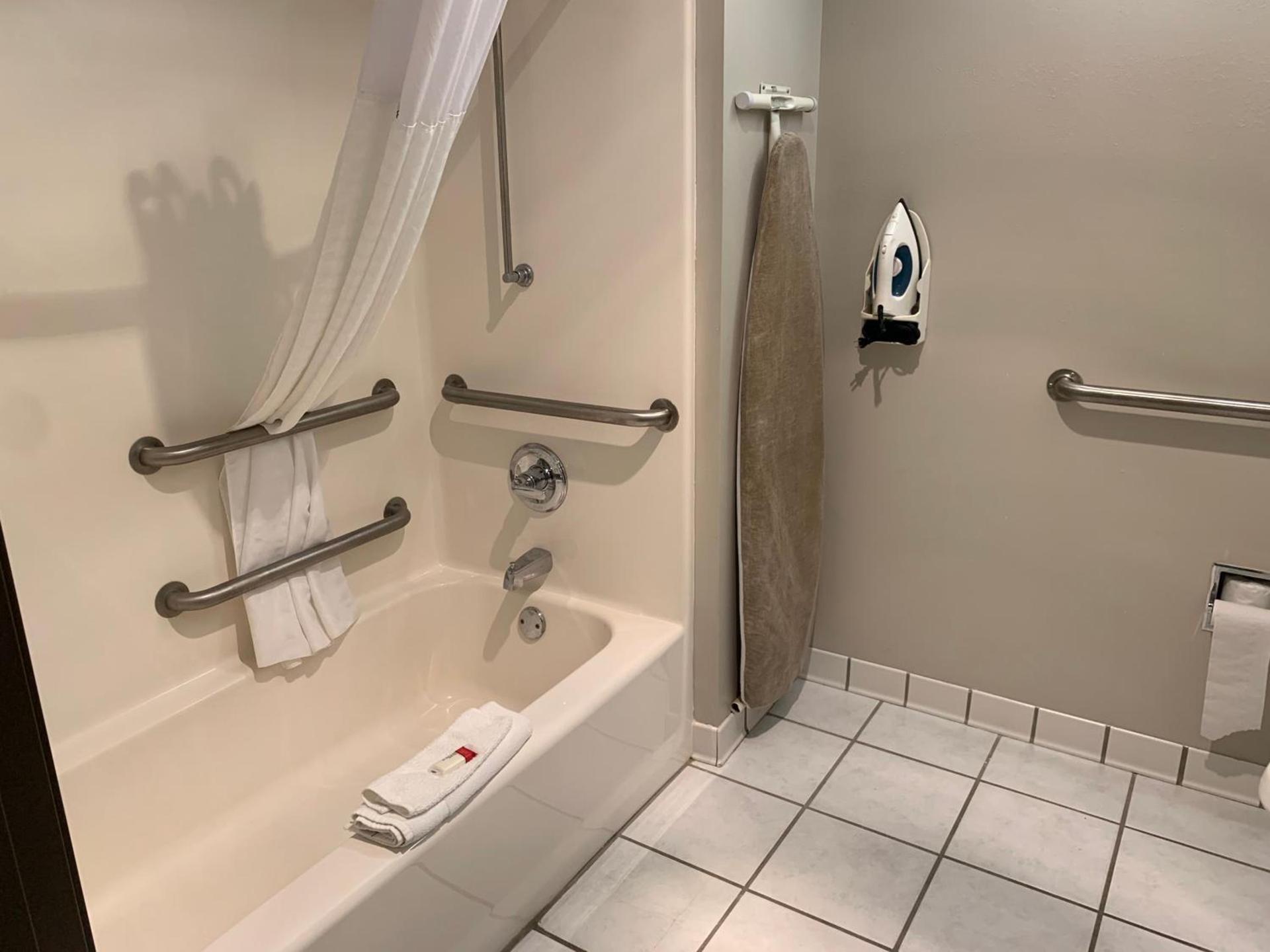 Baymont by Wyndham Piqua photo 49