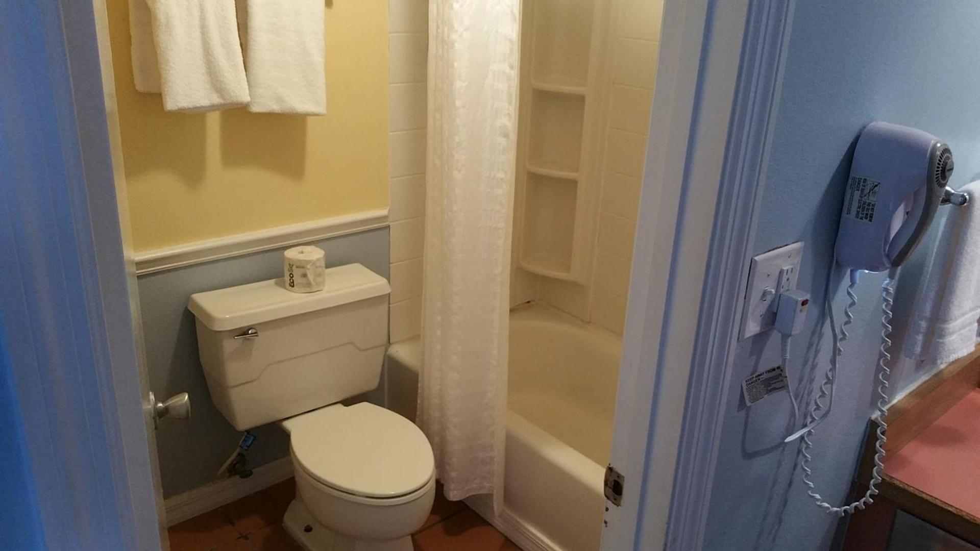 Coral Sands Inn photo 12
