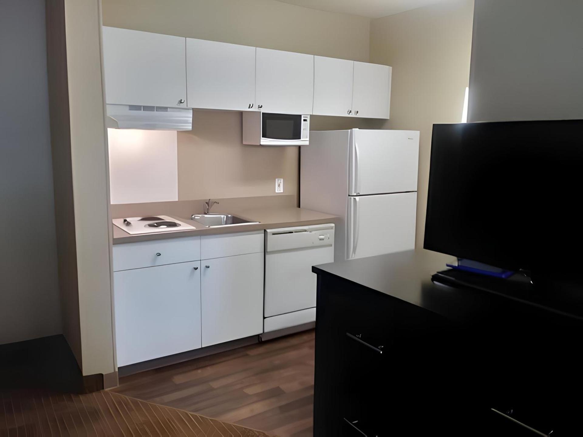 Candlewood Suites Houston Space Center - Webster photo 51
