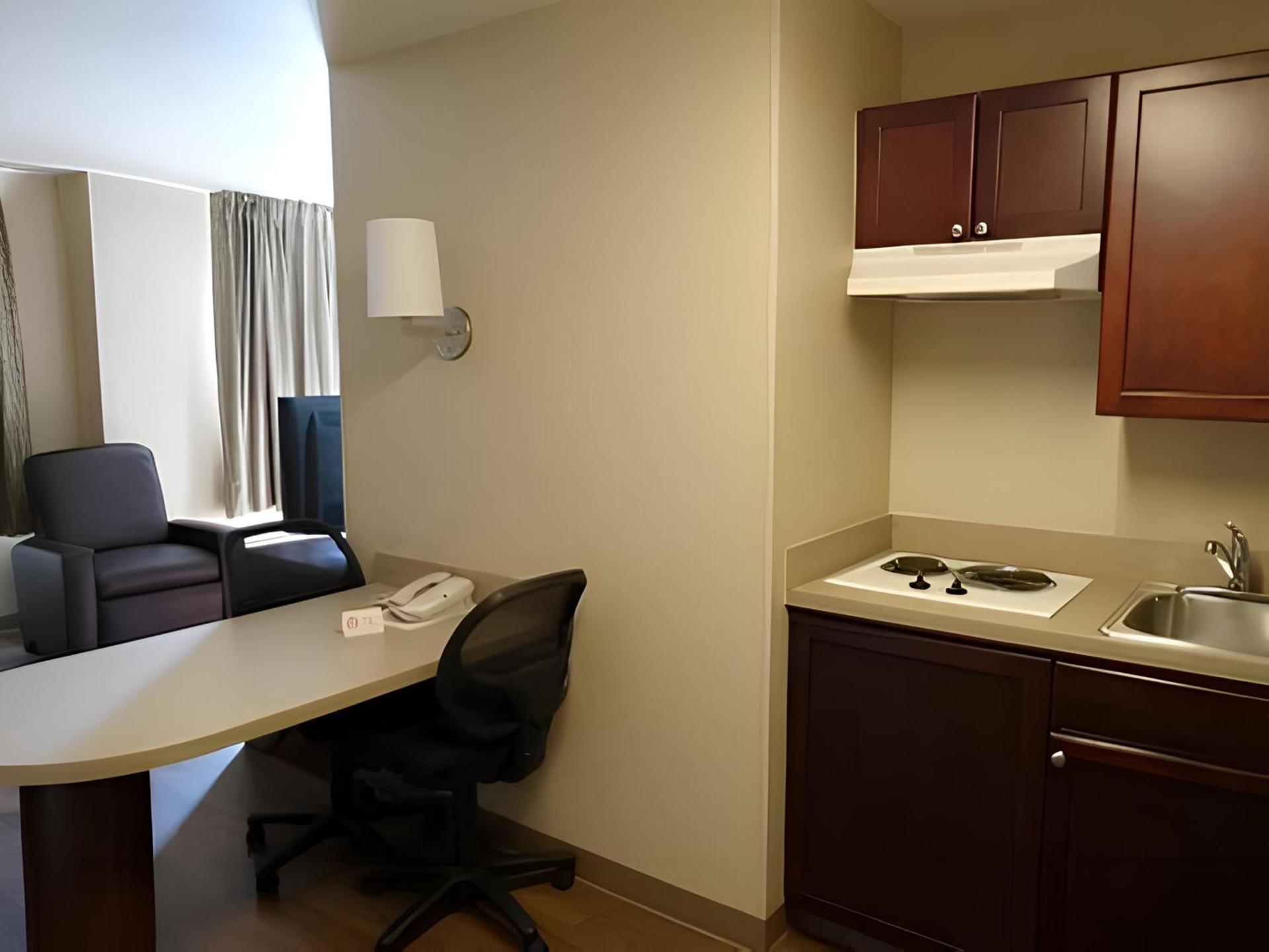 Candlewood Suites Houston Space Center - Webster photo 48